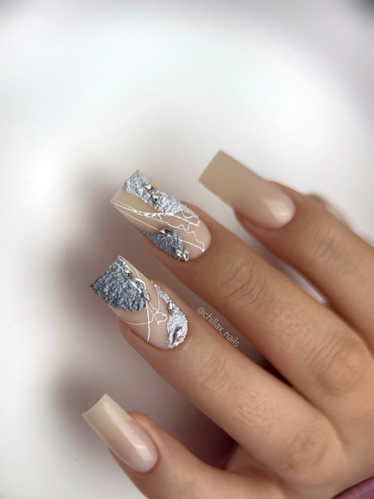 Довгий квадрат у лютому 2026: манікюр, який задає стиль