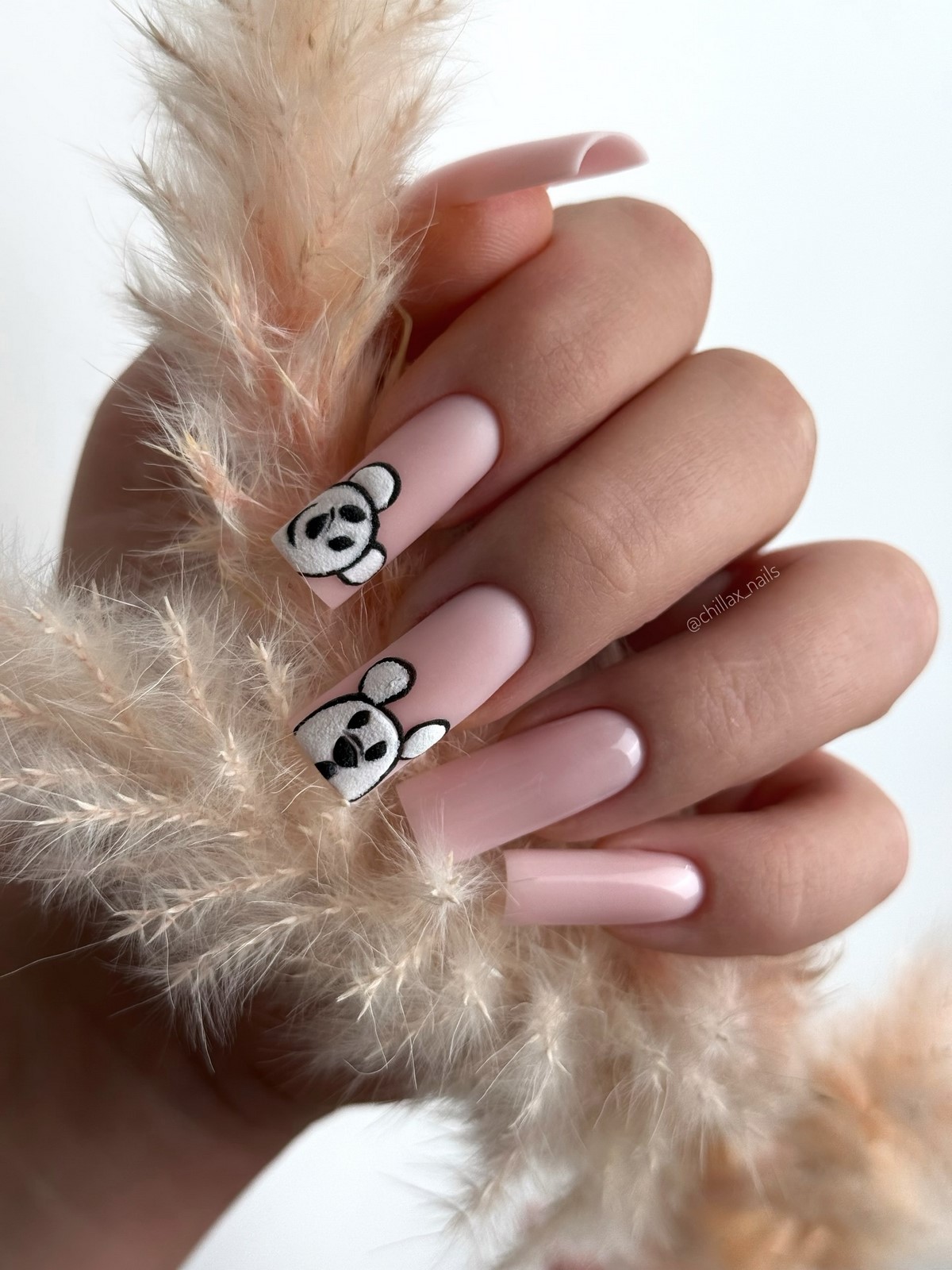 Довгий квадрат у лютому 2026: манікюр, який задає стиль