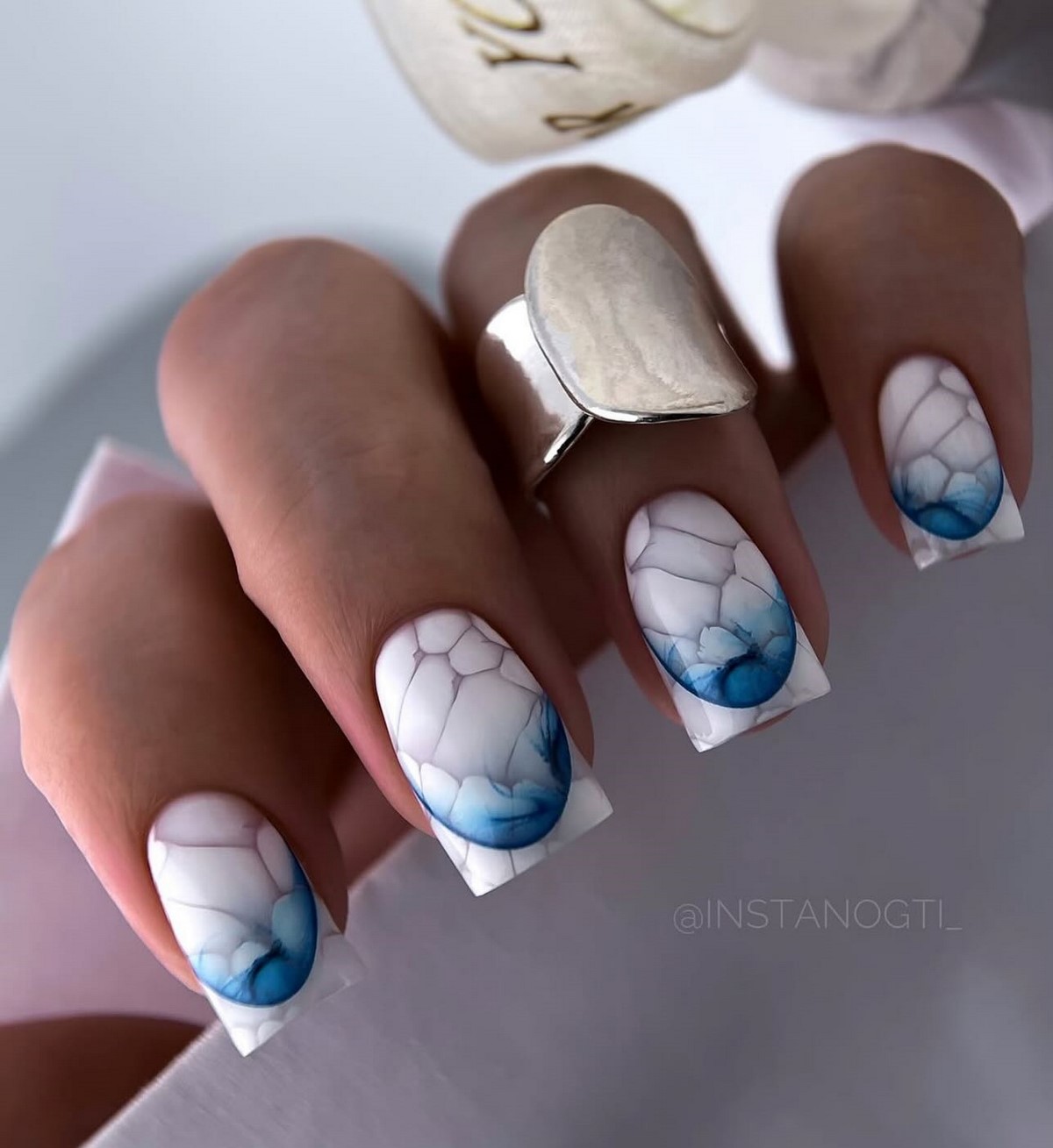 Довгий квадрат у лютому 2026: манікюр, який задає стиль