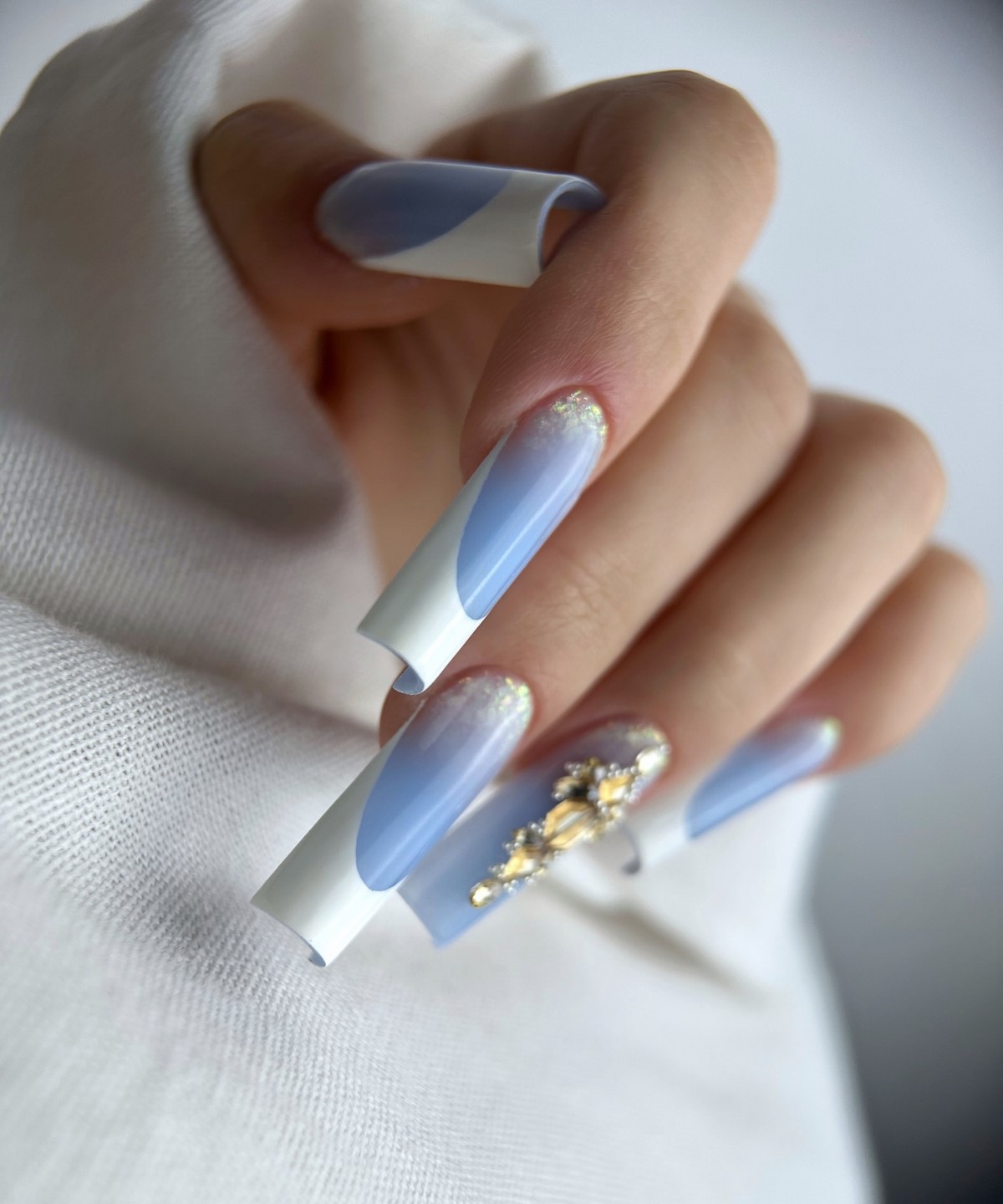 Довгий квадрат у лютому 2026: манікюр, який задає стиль