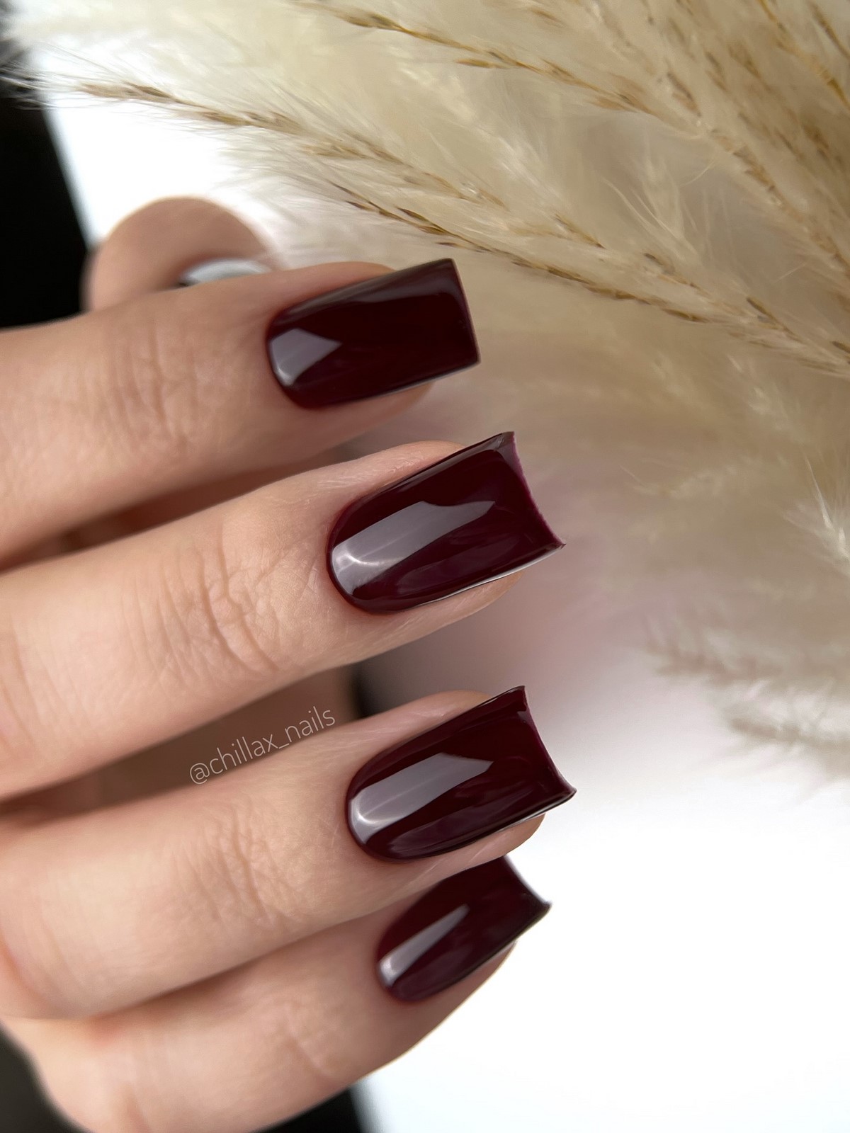 Довгий квадрат у лютому 2026: манікюр, який задає стиль