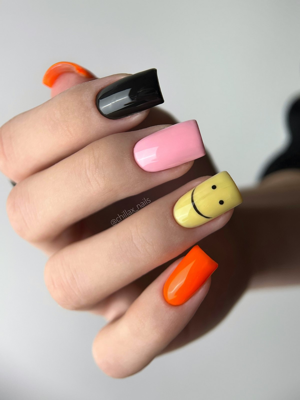 Довгий квадрат у лютому 2026: манікюр, який задає стиль