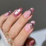 Манікюр "котяче око" з френчем і горошком-сердечками