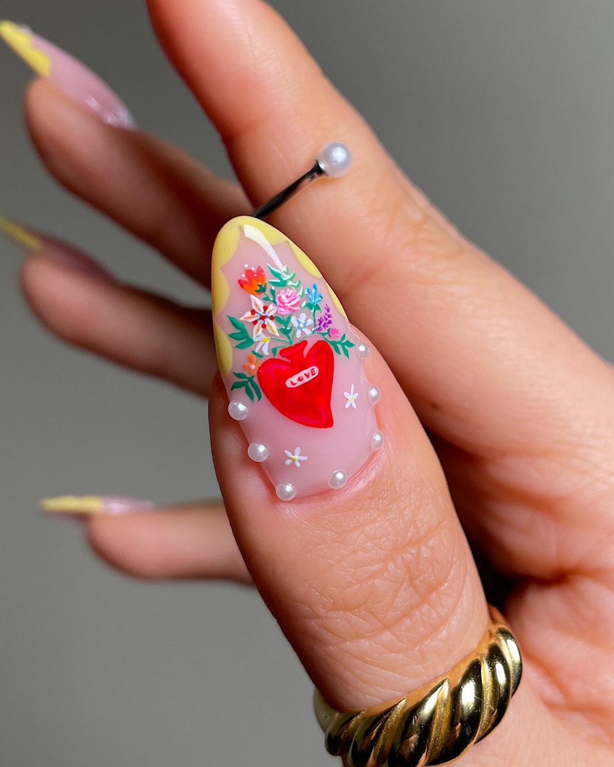 Манікюр на День святого Валентина 2026 з романтичним настроєм