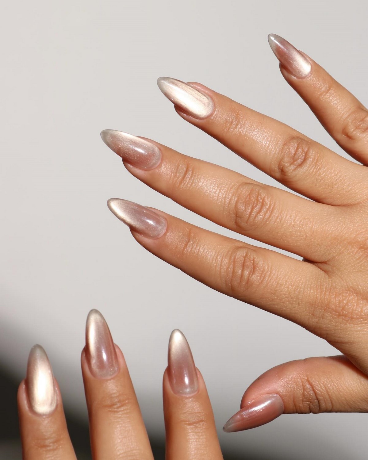 Котяче око на зиму 2026: 5 ідей для сяючих нігтів