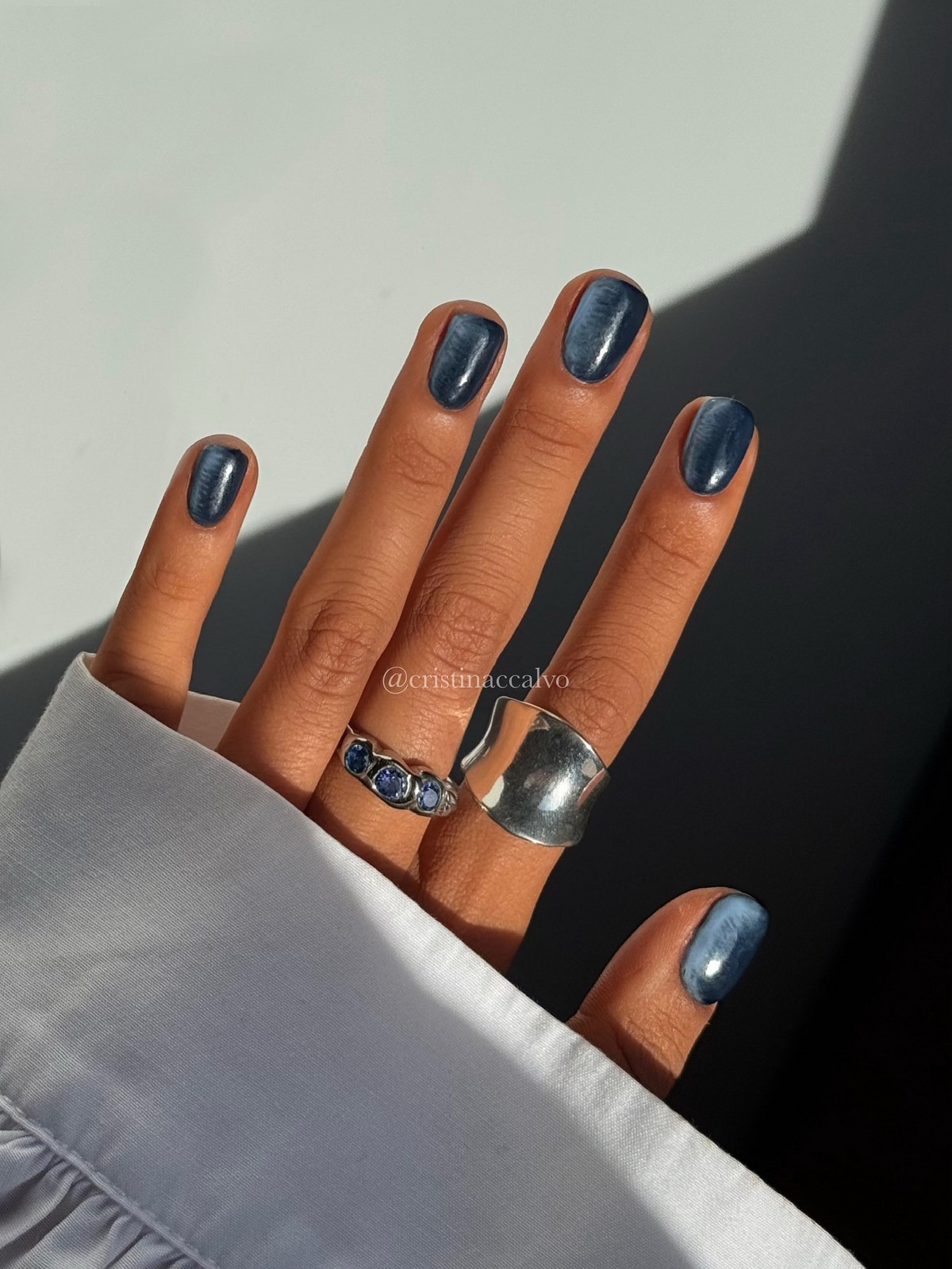 Котяче око на зиму 2026: 5 ідей для сяючих нігтів