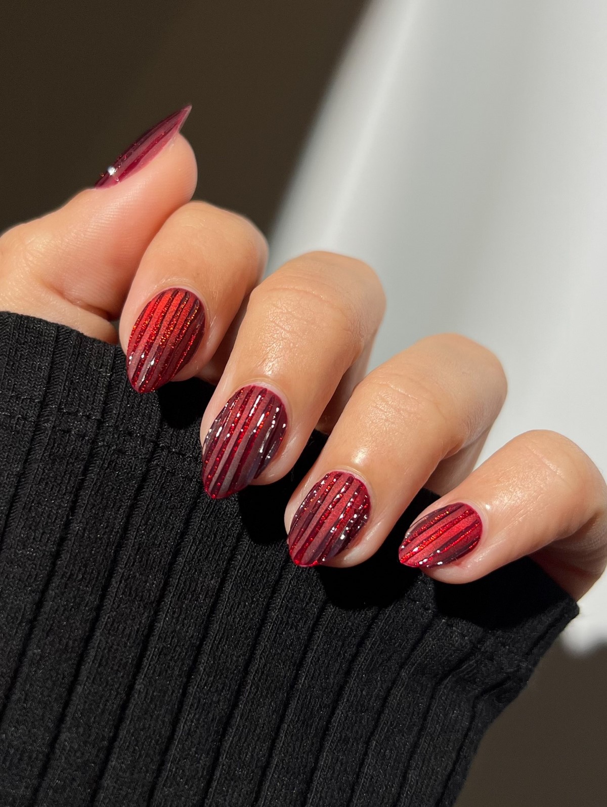 Котяче око на зиму 2026: 5 ідей для сяючих нігтів