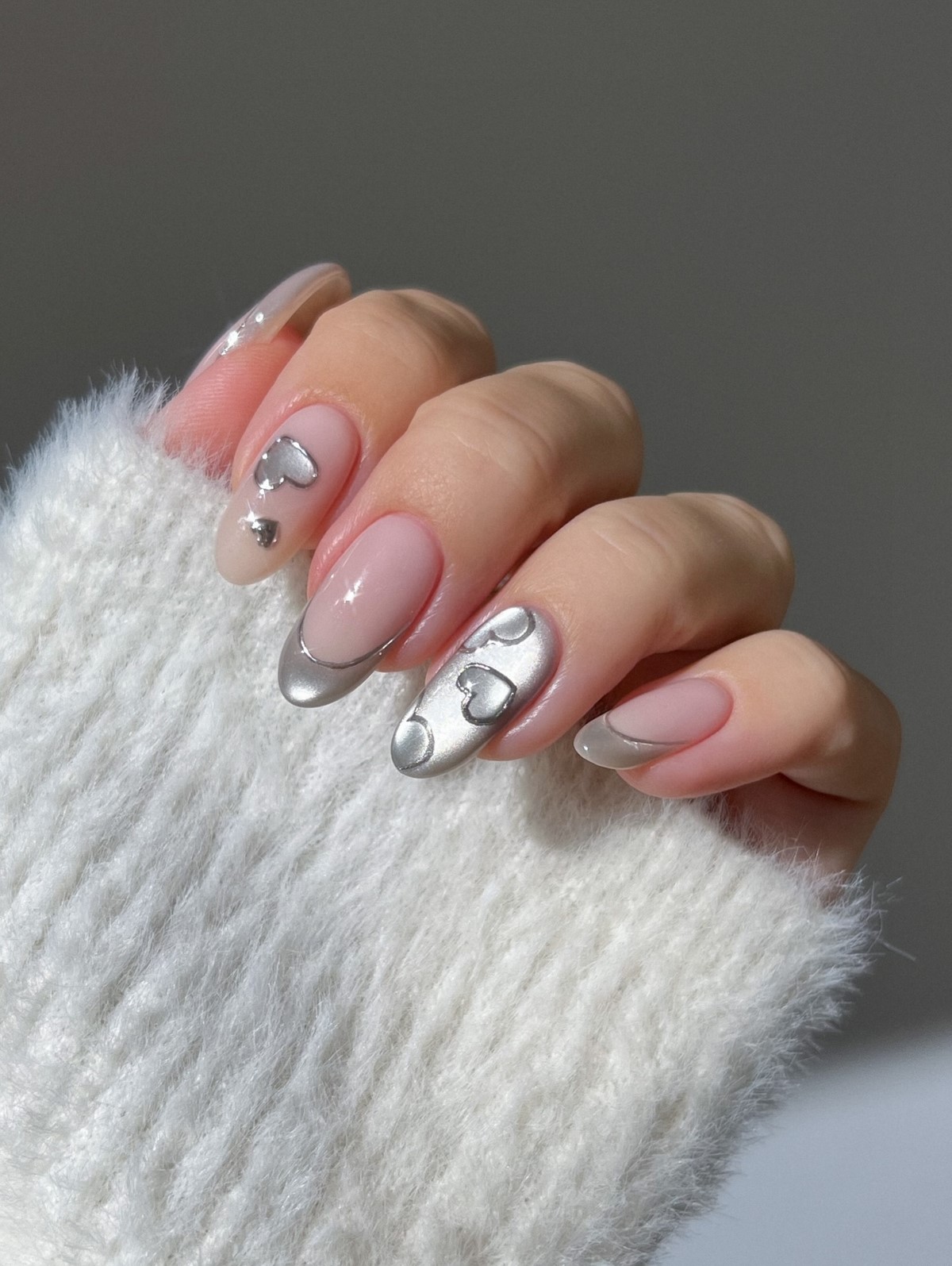 Котяче око на зиму 2026: 5 ідей для сяючих нігтів