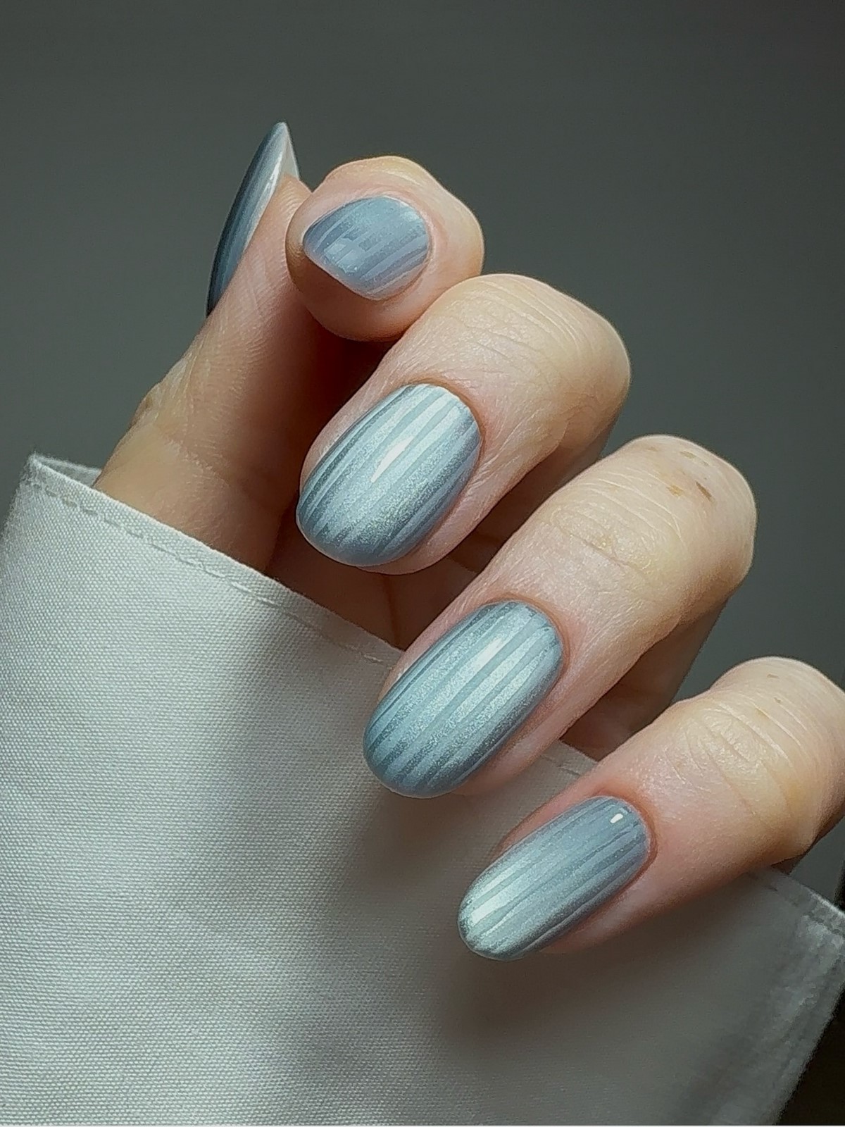 Котяче око на зиму 2026: 5 ідей для сяючих нігтів