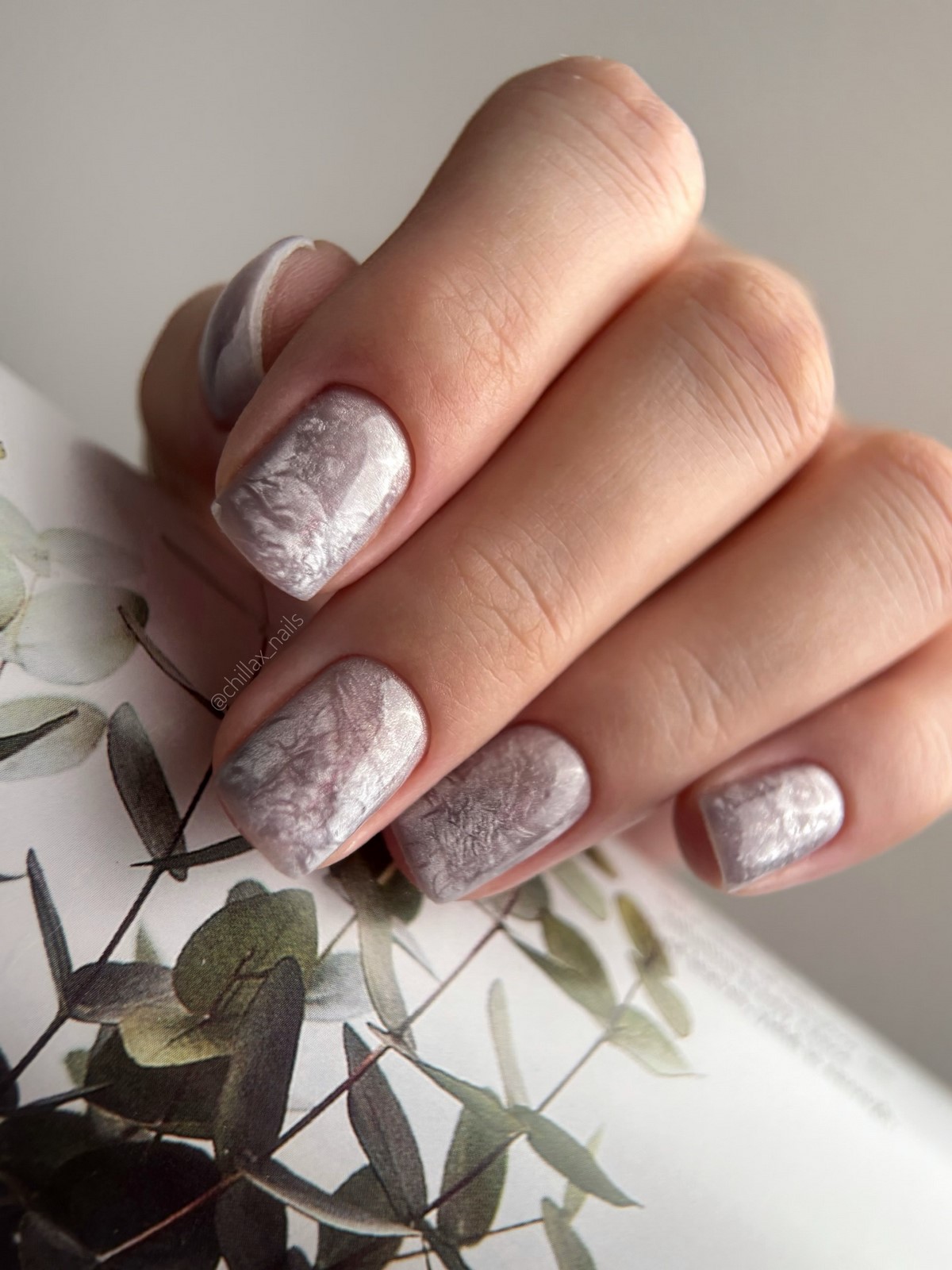 Котяче око на зиму 2026: 5 ідей для сяючих нігтів