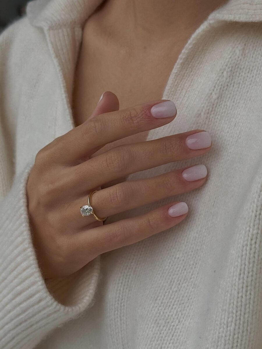 Манікюр на лютий 2026: трендові дизайни зими