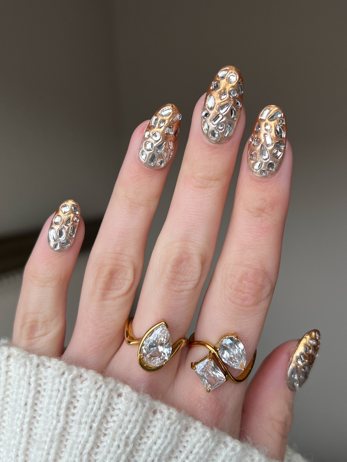 Манікюр на лютий 2026: трендові дизайни зими