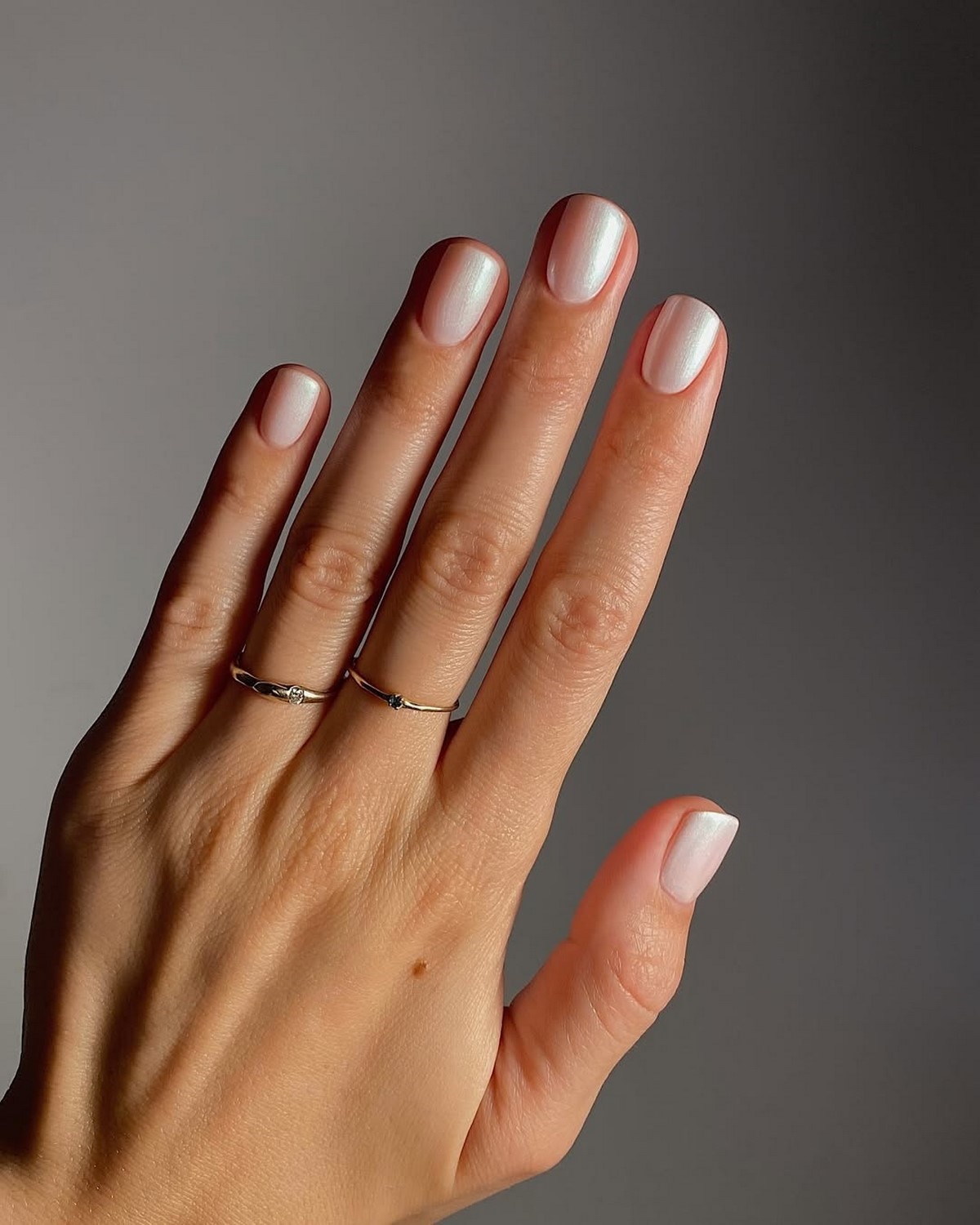 Манікюр на лютий 2026: трендові дизайни зими