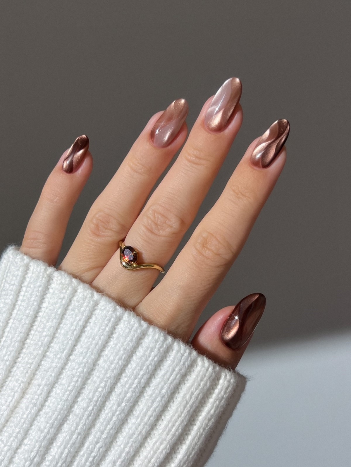 Манікюр на лютий 2026: трендові дизайни зими