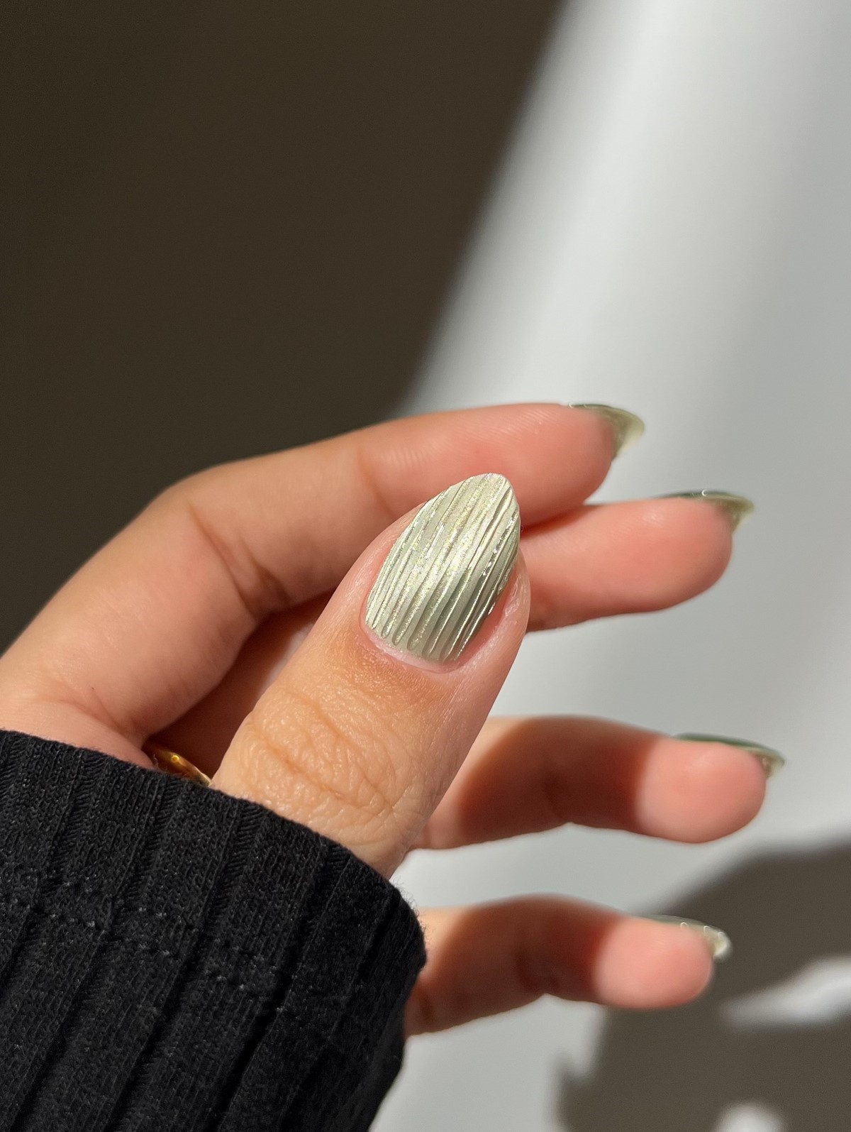 Манікюр на лютий 2026: трендові дизайни зими