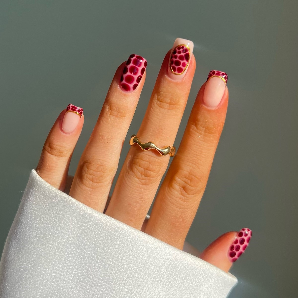 Манікюр на лютий 2026: трендові дизайни зими