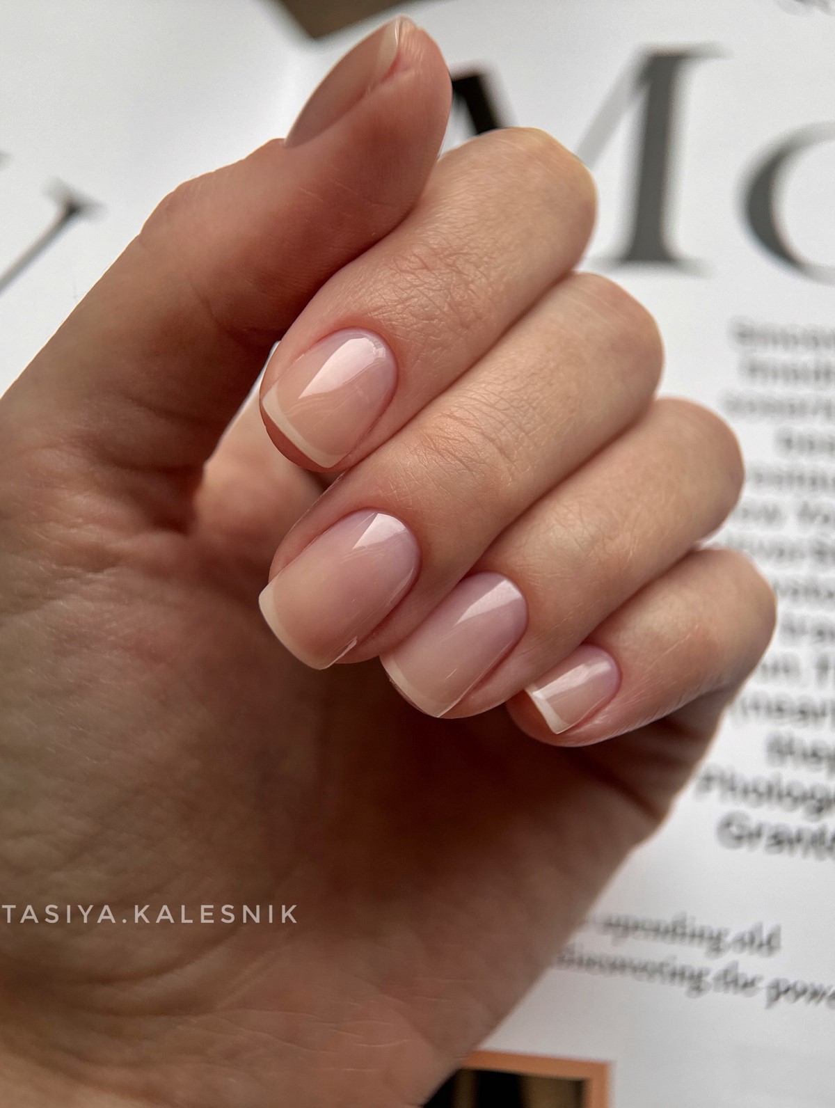 Манікюр на зиму 2026, який не набридає і завжди доречний