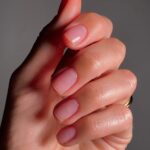 Манікюр Soap Nails на лютий 2026: мильна естетика зими