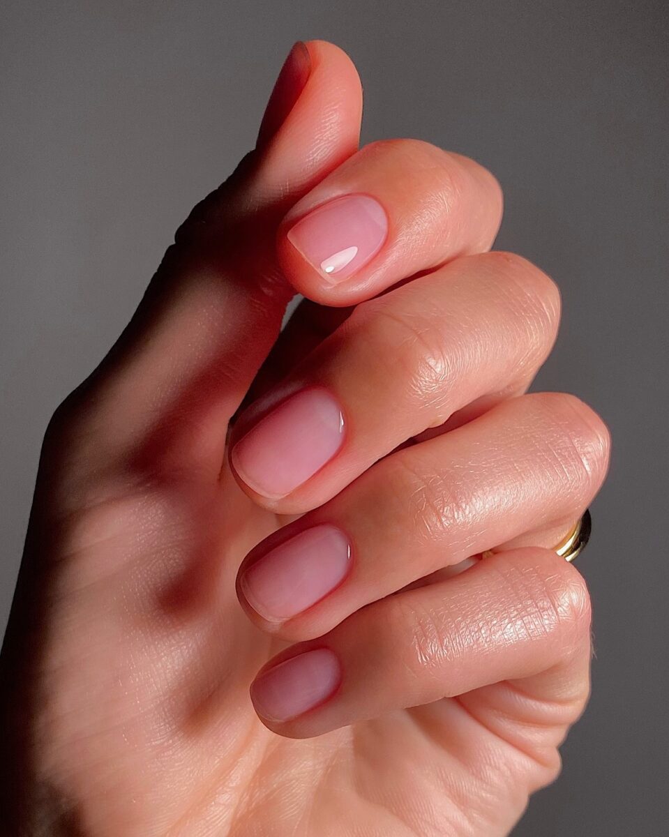 Манікюр Soap Nails на лютий 2026: мильна естетика зими