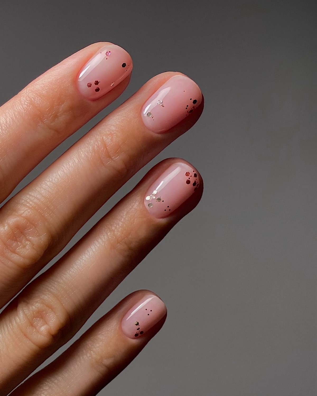 Манікюр Soap Nails на лютий 2026: мильна естетика зими