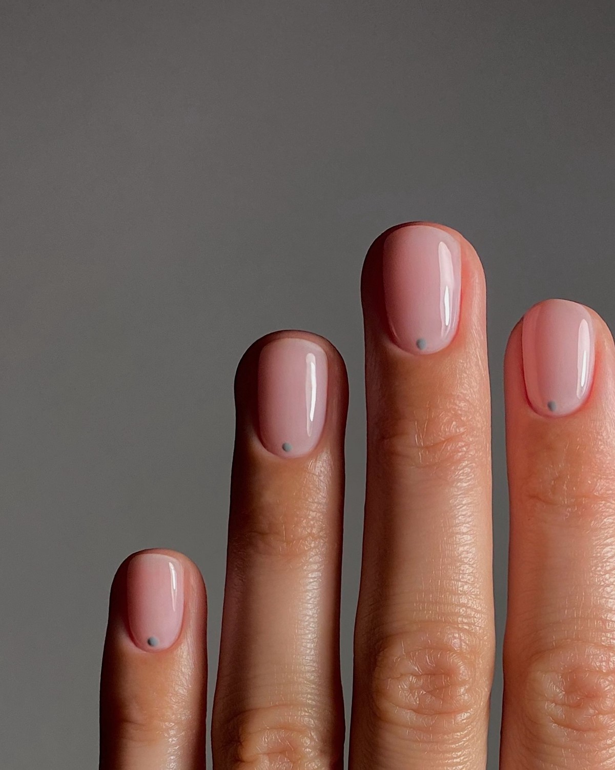 Манікюр Soap Nails на лютий 2026: мильна естетика зими