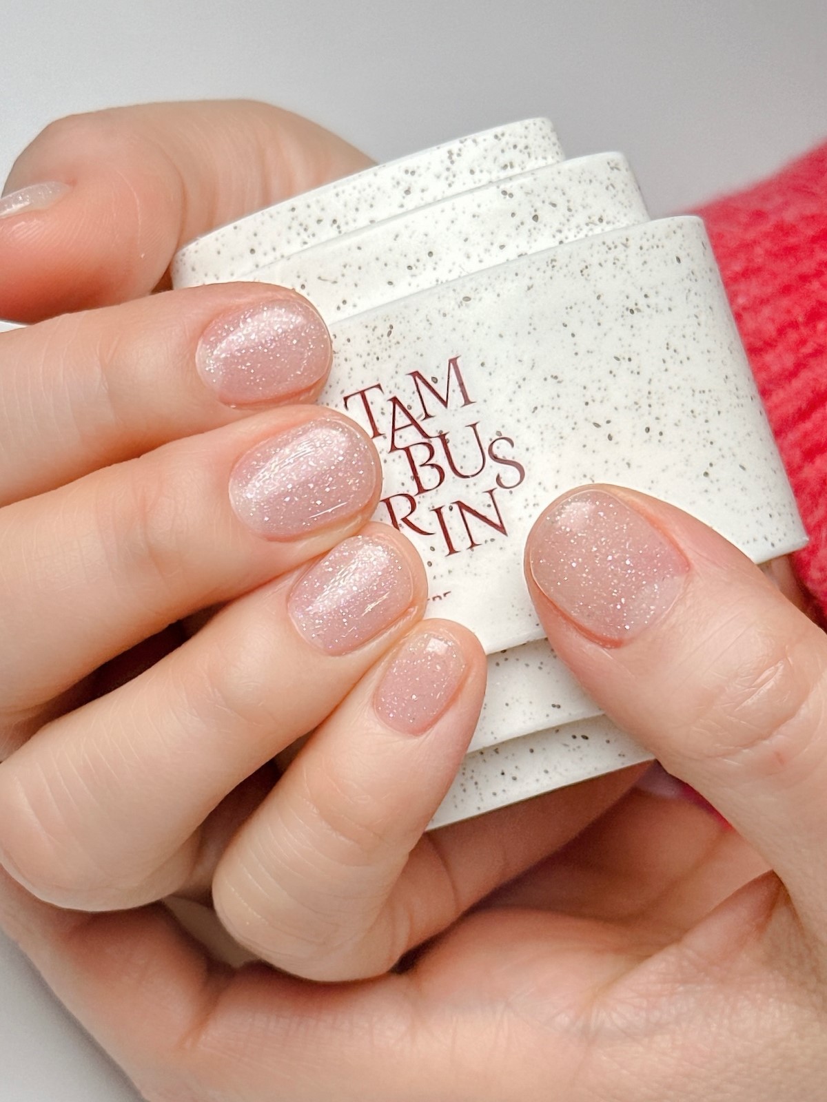 Манікюр Soap Nails на лютий 2026: мильна естетика зими