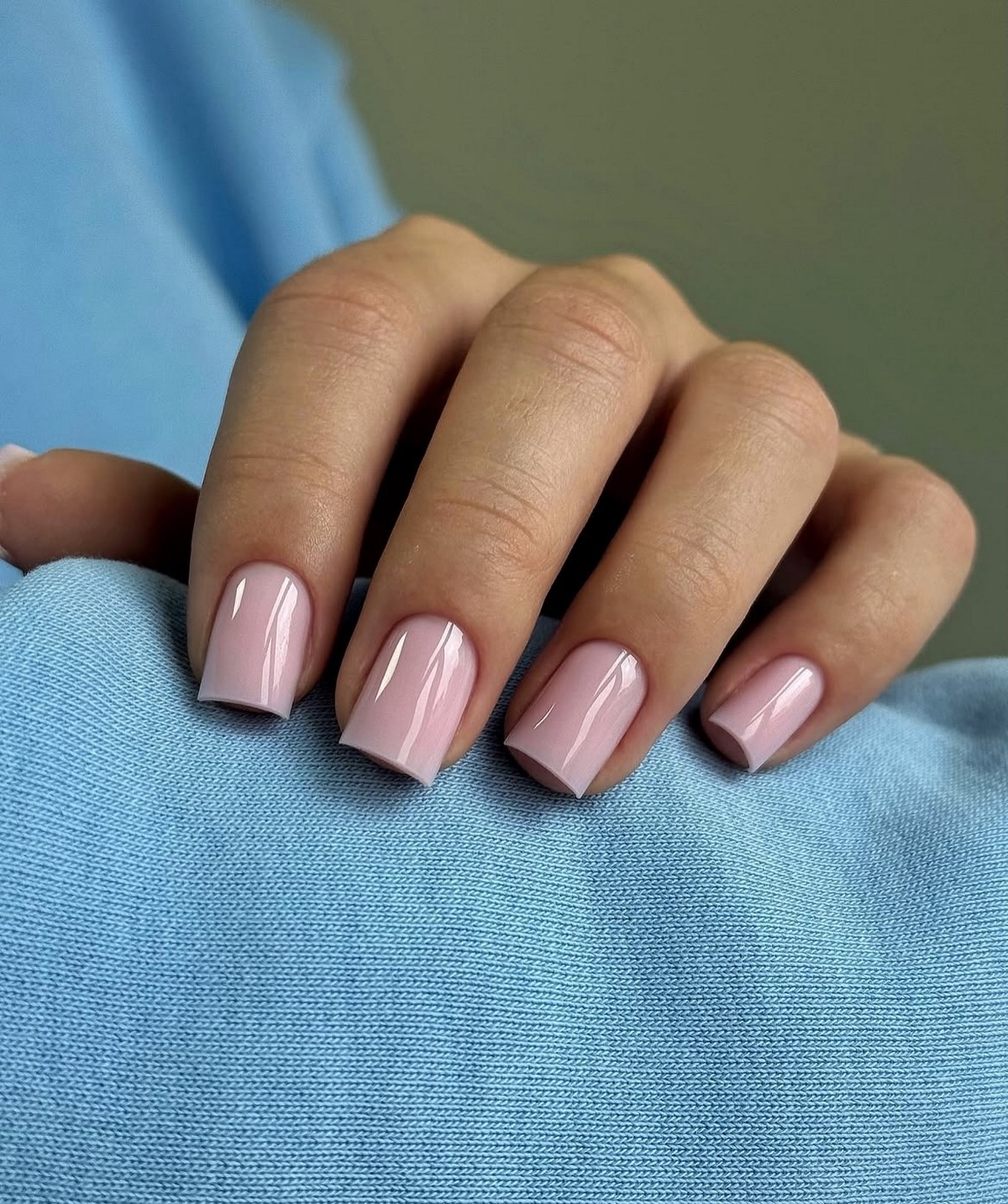 Манікюр Soap Nails на лютий 2026: мильна естетика зими