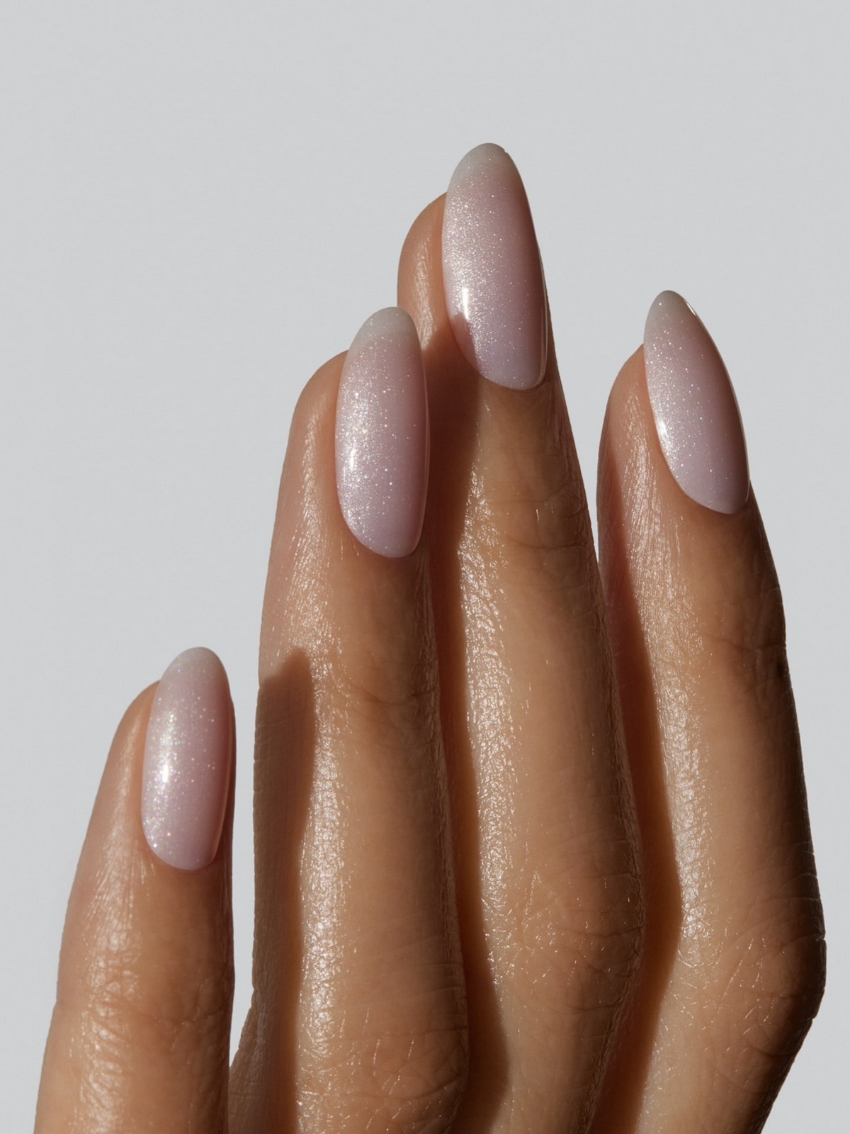 Манікюр Soap Nails на лютий 2026: мильна естетика зими