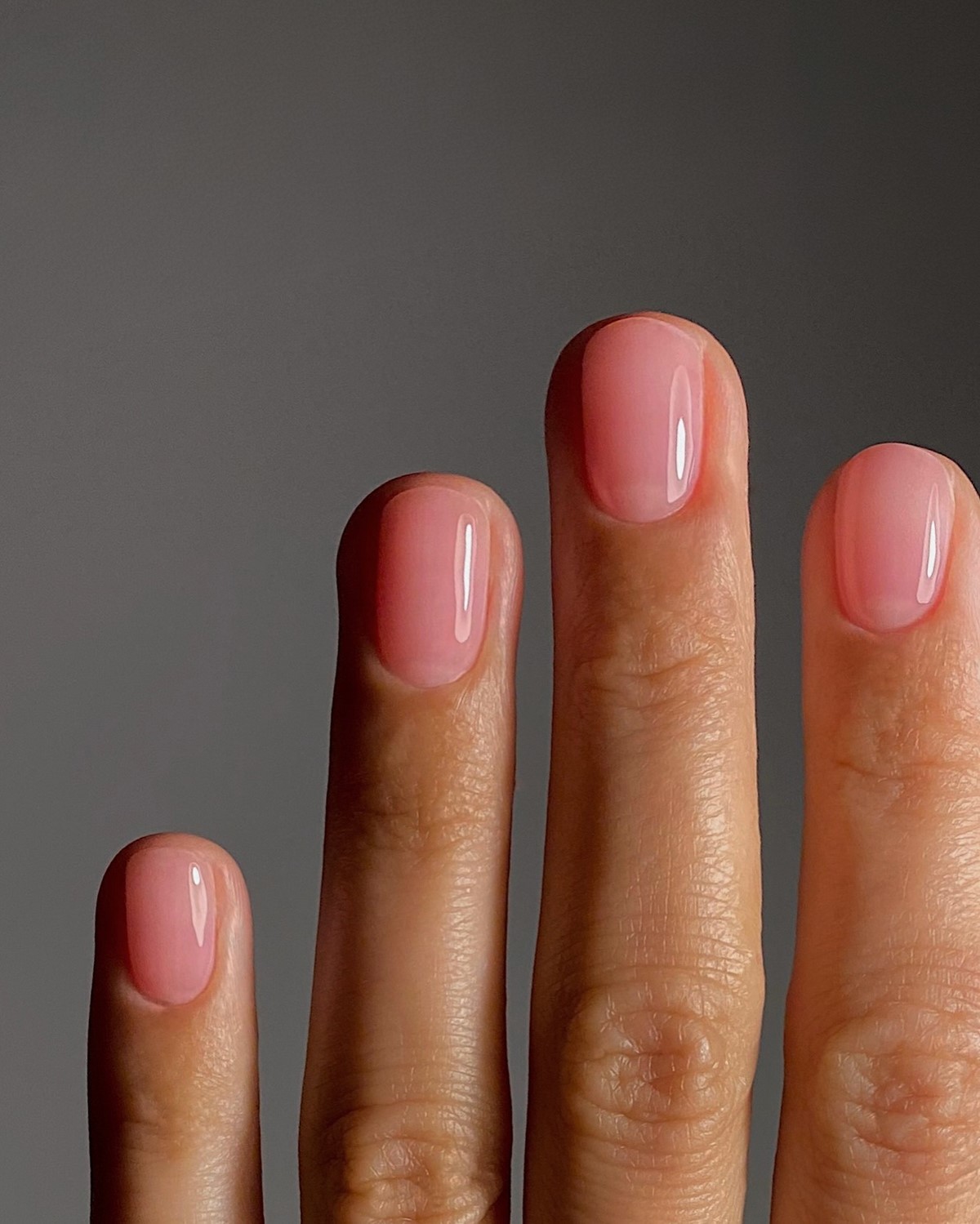 Манікюр Soap Nails на лютий 2026: мильна естетика зими