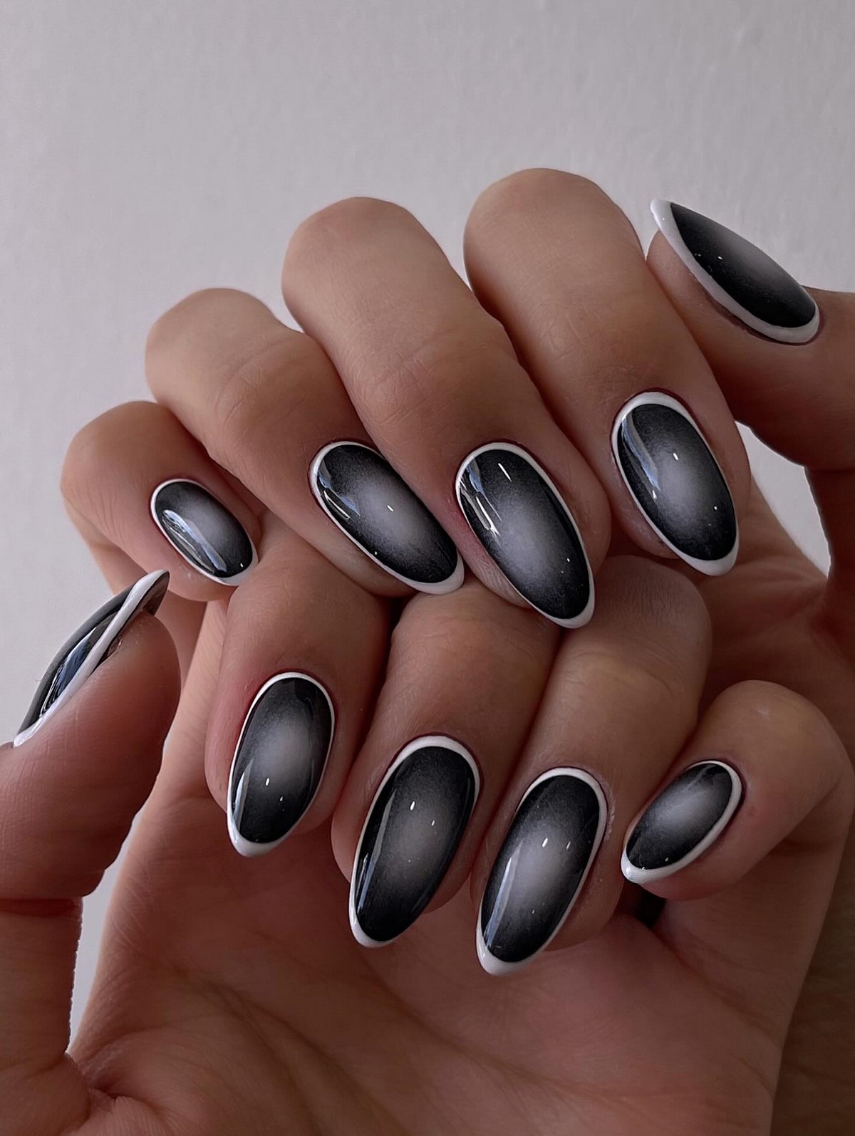 Манікюр в чорному кольорі на лютий 2026: стильні новинки зими