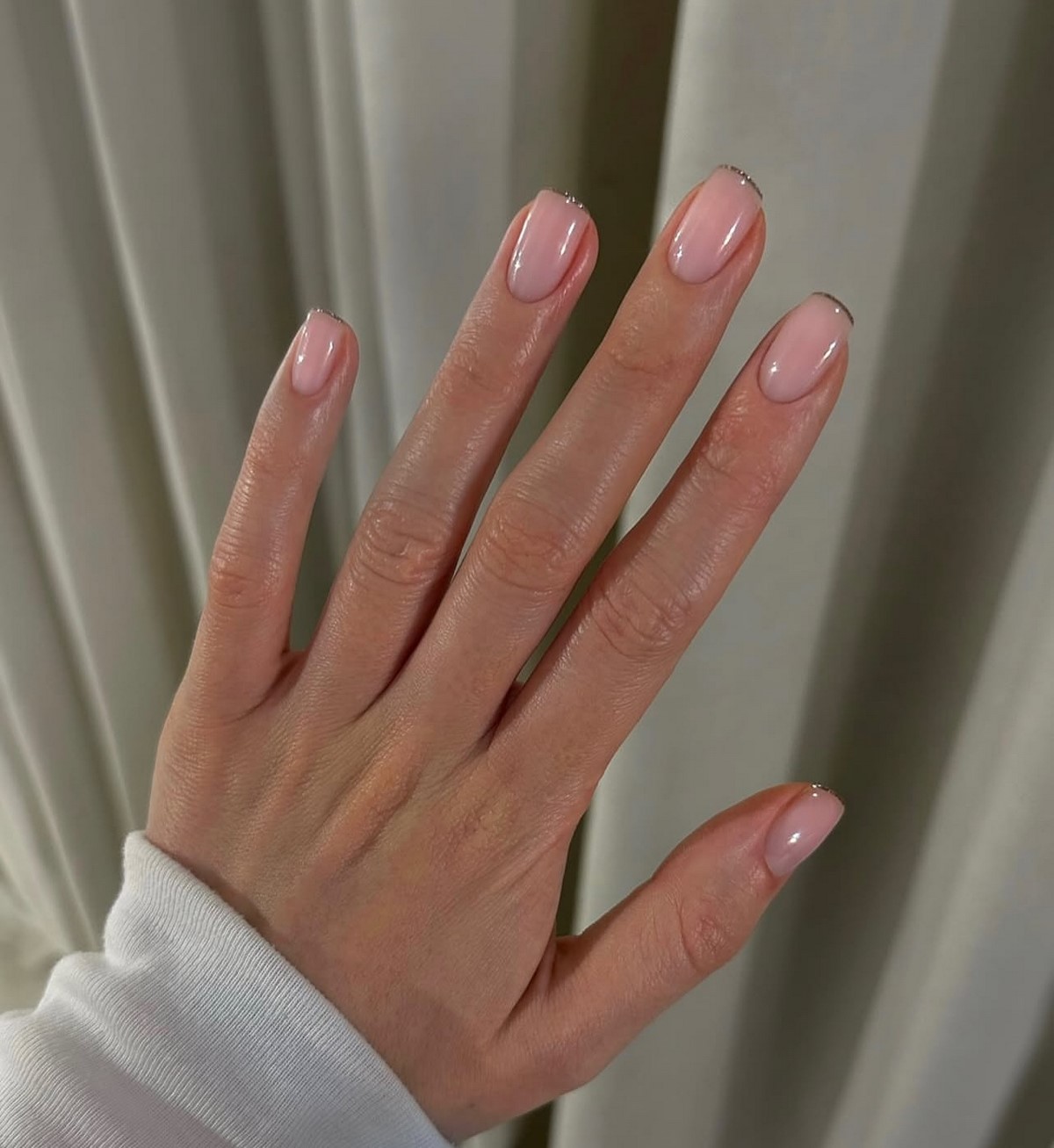 Мікрофренч на лютий 2026: витончена класика сезону