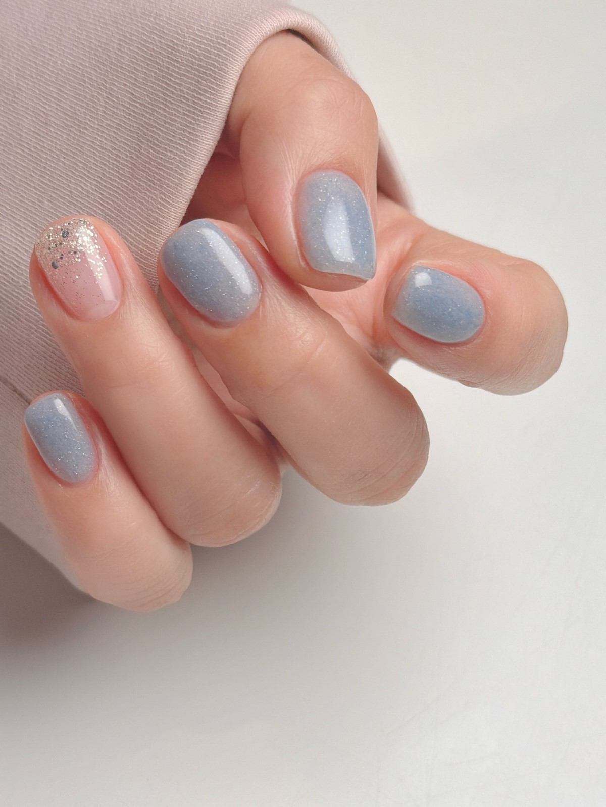 Модні кольори нігтів, які змінюють правила манікюру