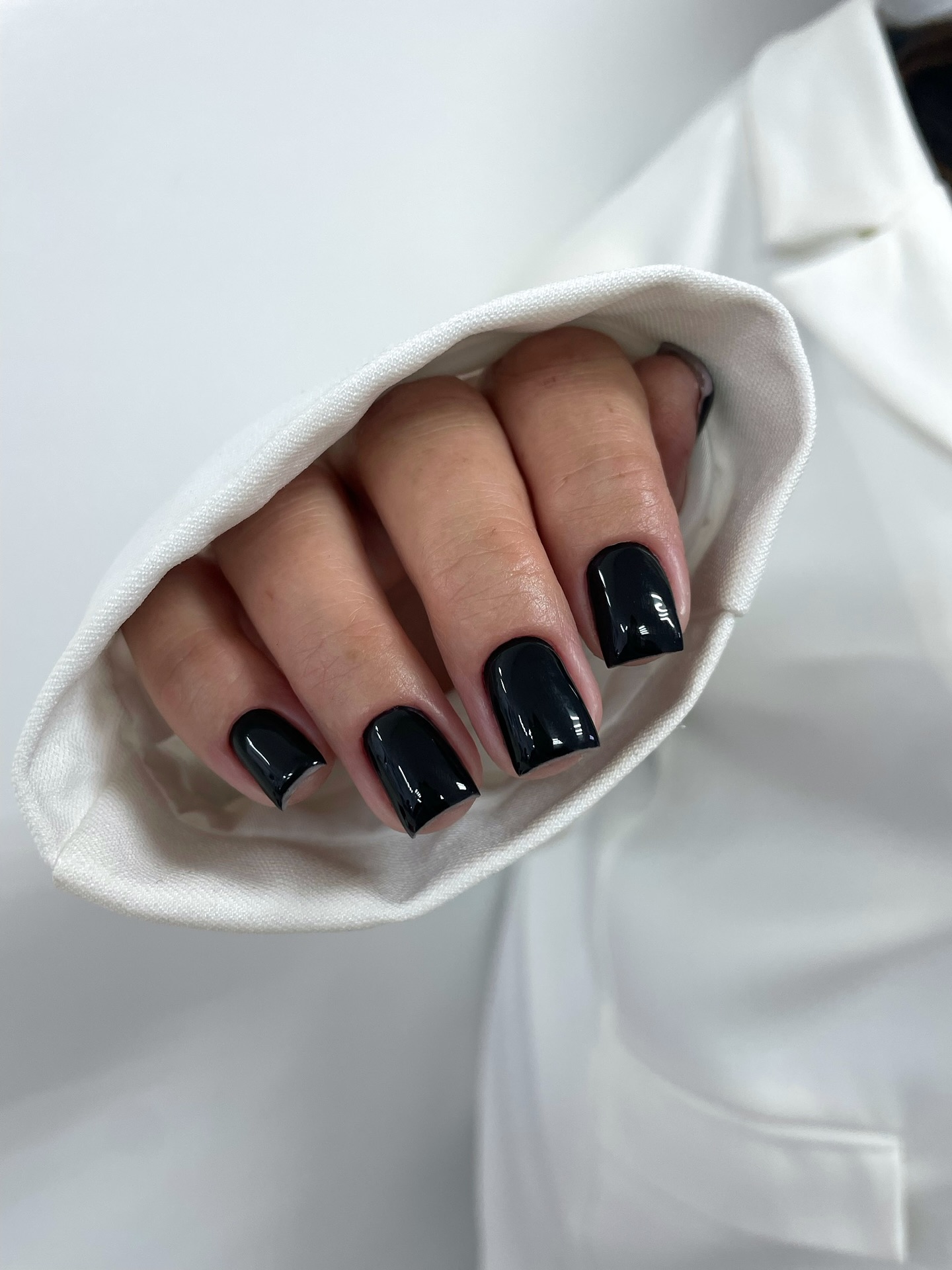 Модні кольори в манікюрі 2026 року: головні відтінки сезону