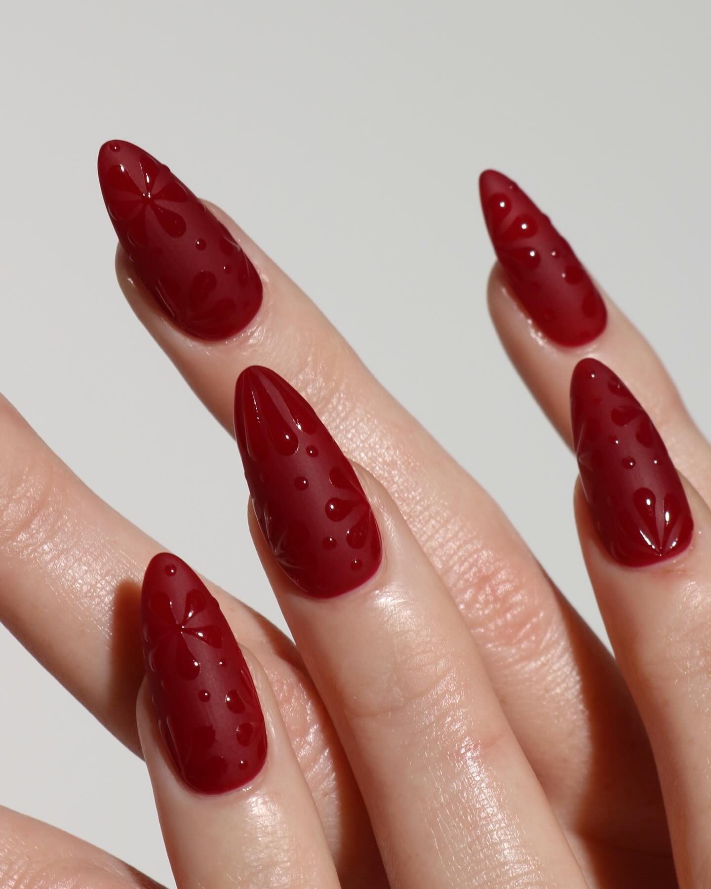 Модні кольори в манікюрі 2026 року: головні відтінки сезону