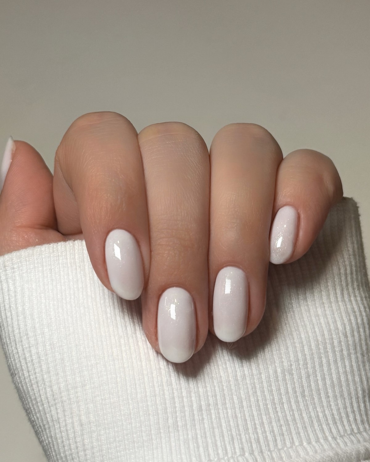 Манікюр з ефектом розкоші: відтінки, які вибирають зі смаком