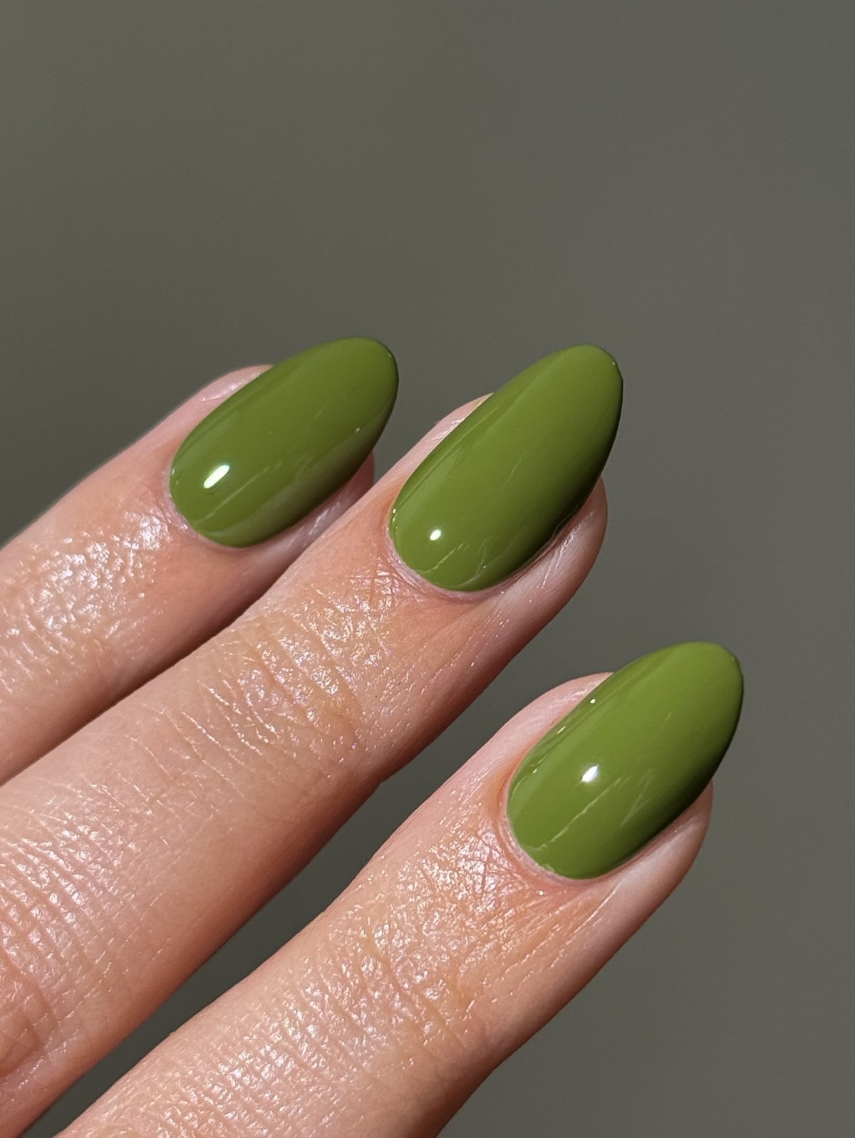 Манікюр з ефектом розкоші: відтінки, які вибирають зі смаком