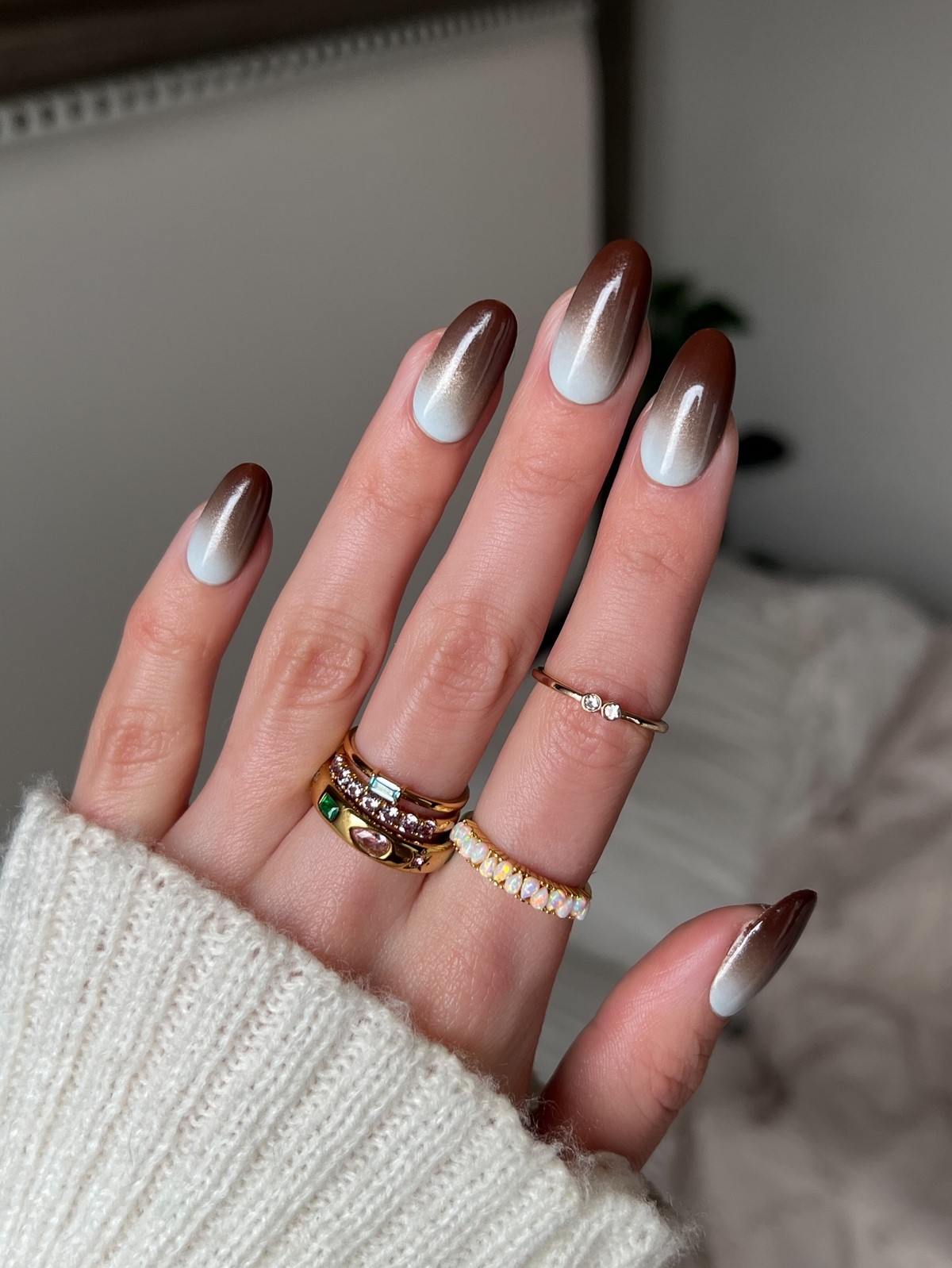 Манікюр з ефектом розкоші: відтінки, які вибирають зі смаком