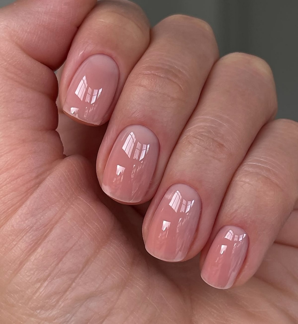 Манікюр з ефектом розкоші: відтінки, які вибирають зі смаком