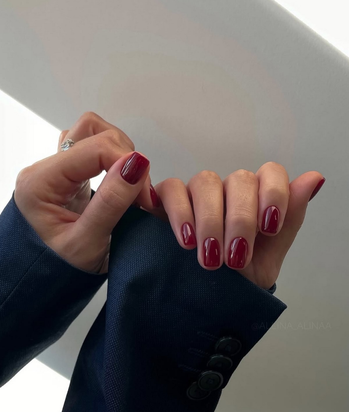 Манікюр з ефектом розкоші: відтінки, які вибирають зі смаком