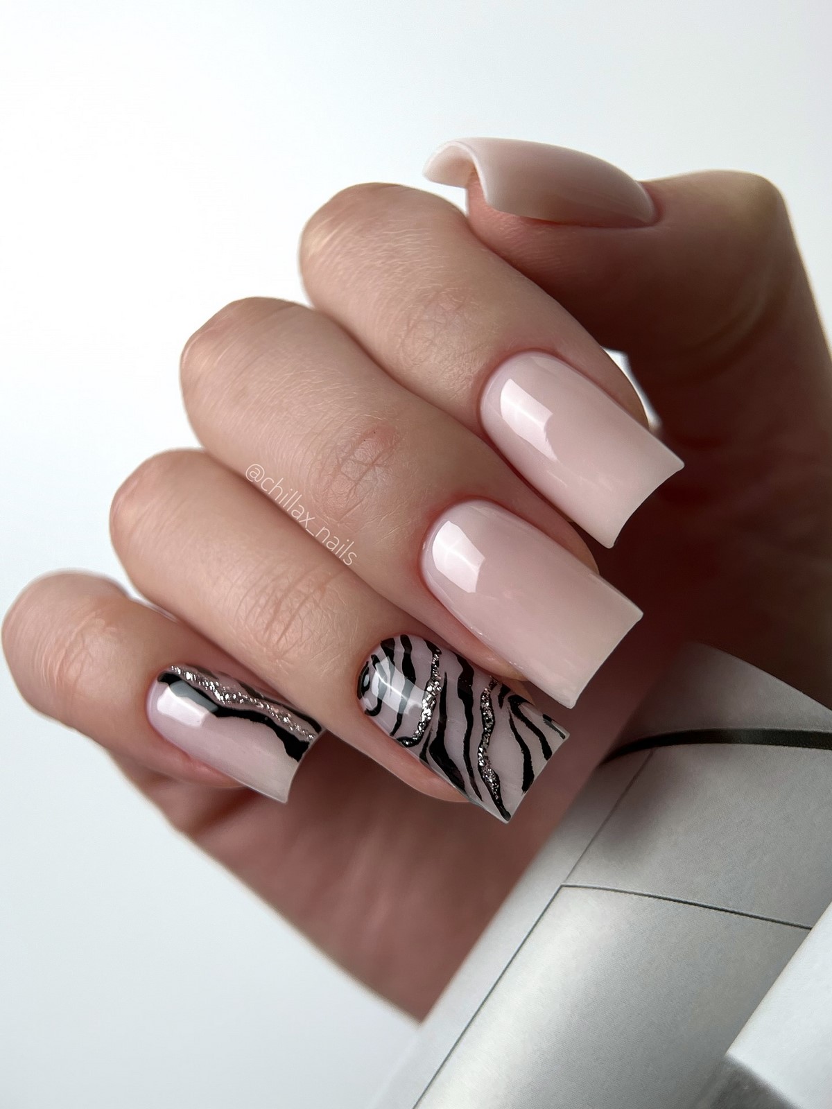 Форма нігтів 2026: чому квадрат витісняє мигдаль