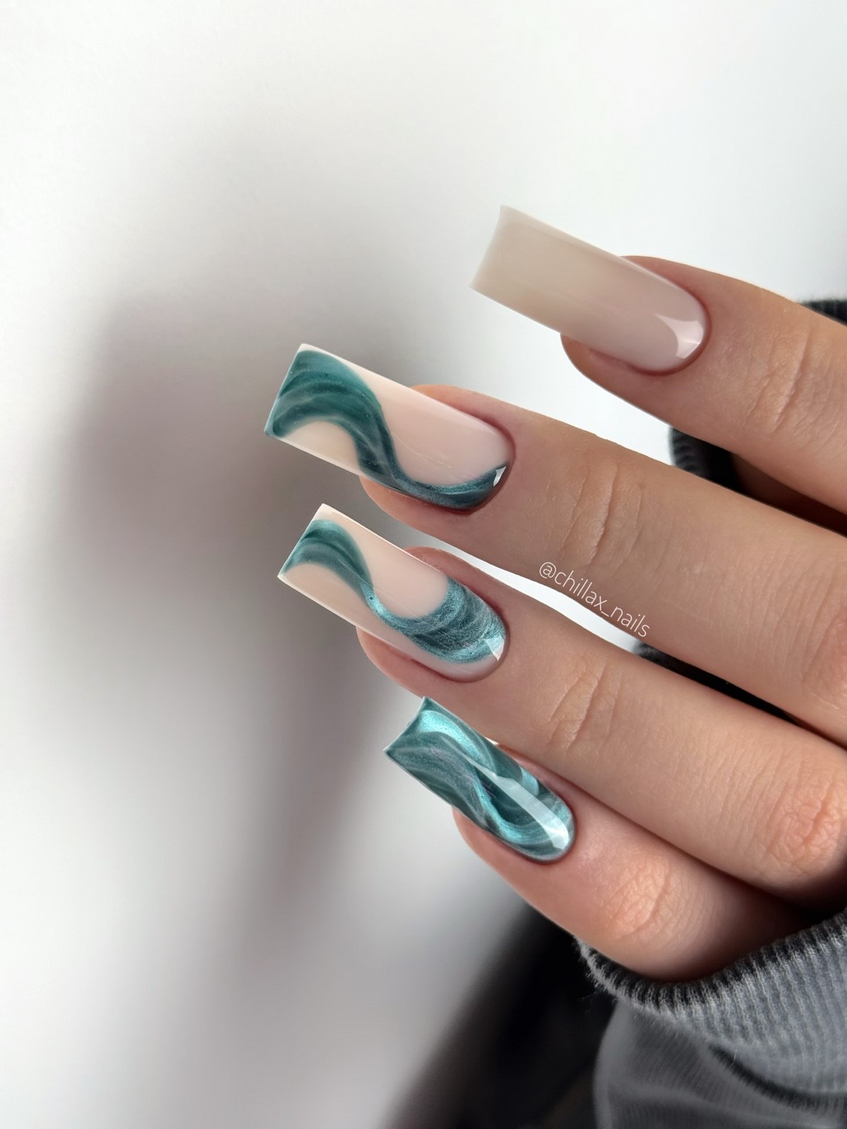 Форма нігтів 2026: чому квадрат витісняє мигдаль