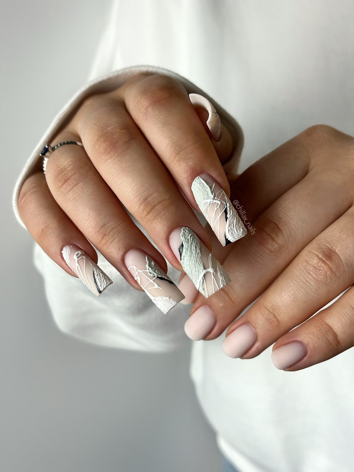 Форма нігтів 2026: чому квадрат витісняє мигдаль