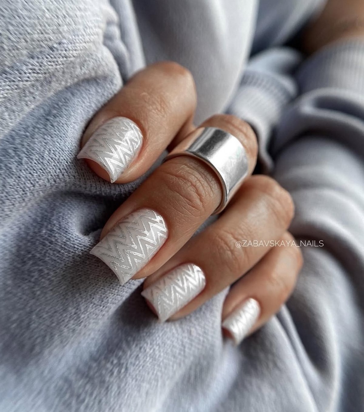 Форма нігтів 2026: чому квадрат витісняє мигдаль