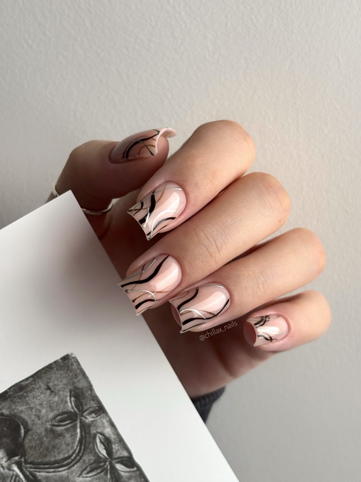 Форма нігтів 2026: чому квадрат витісняє мигдаль