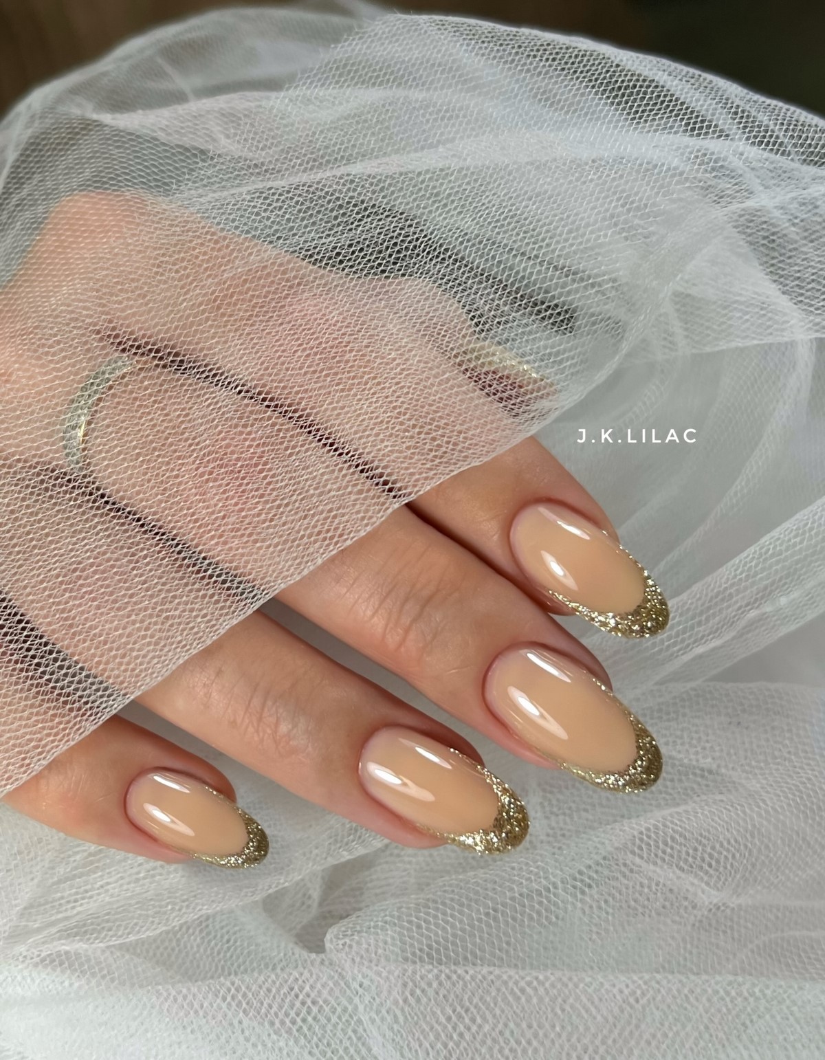 Ніжне сяйво на нігтях взимку 2026 року – тренд, який виглядає дорого