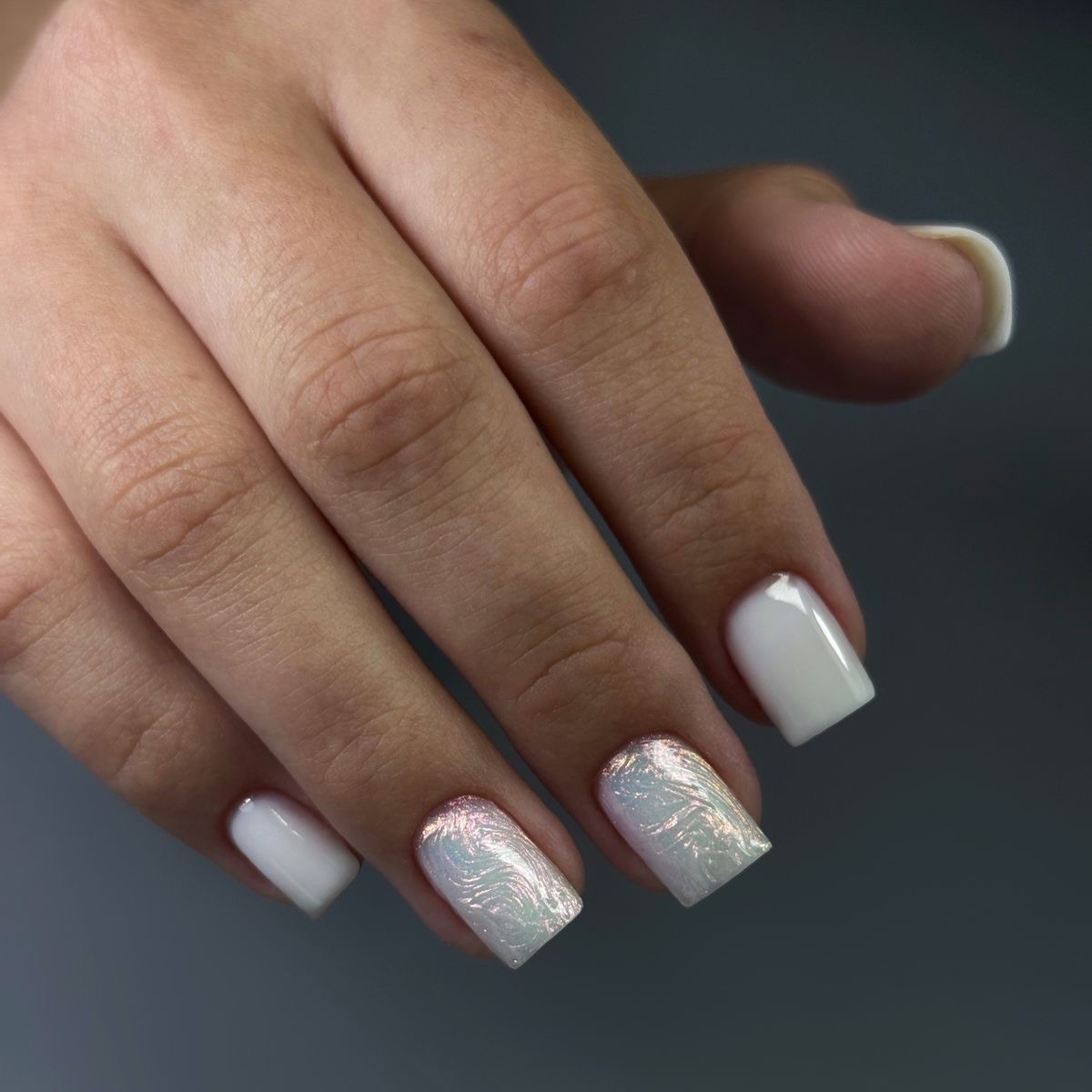 Ніжне сяйво на нігтях взимку 2026 року – тренд, який виглядає дорого