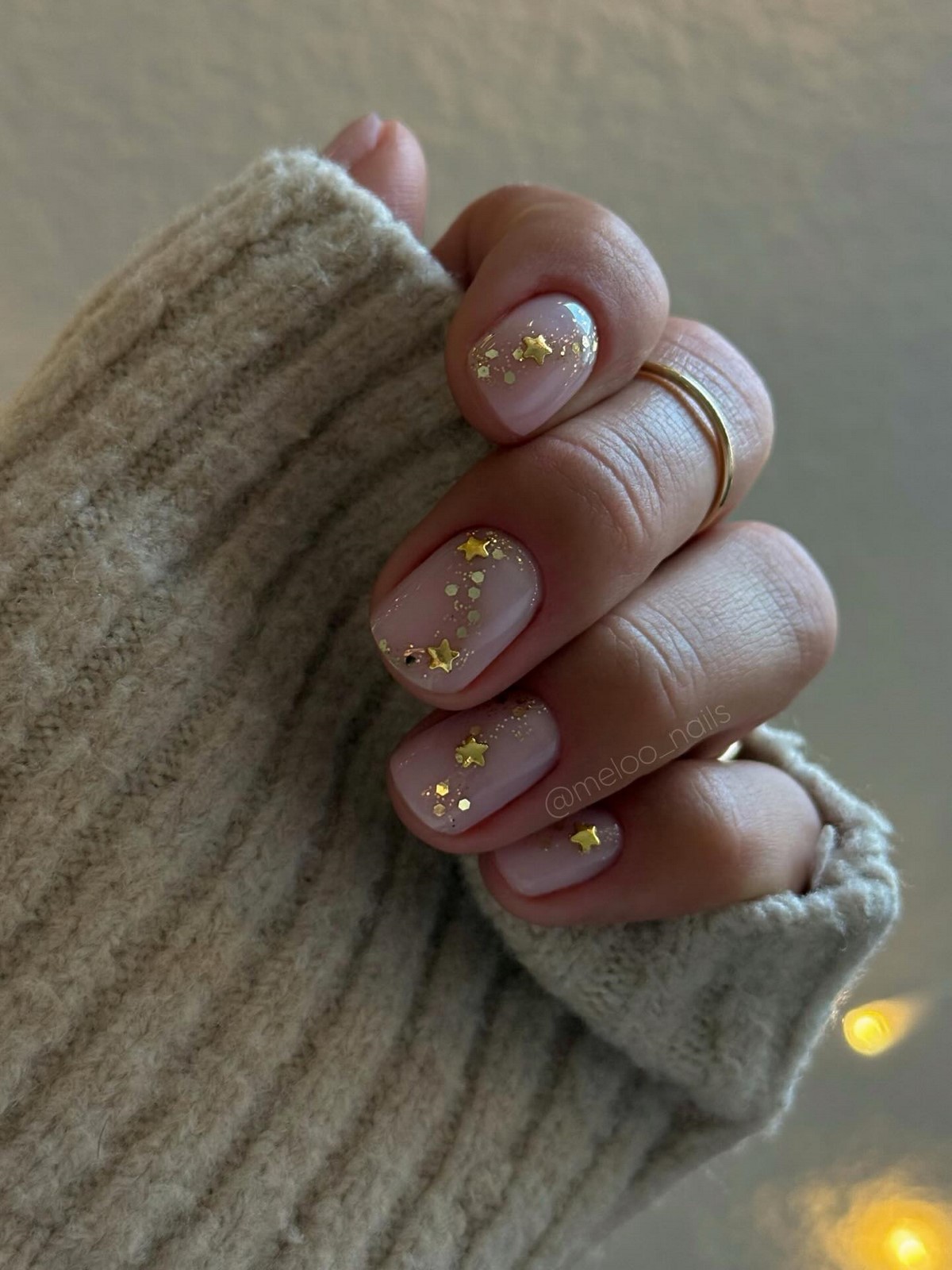 Ніжне сяйво на нігтях взимку 2026 року – тренд, який виглядає дорого