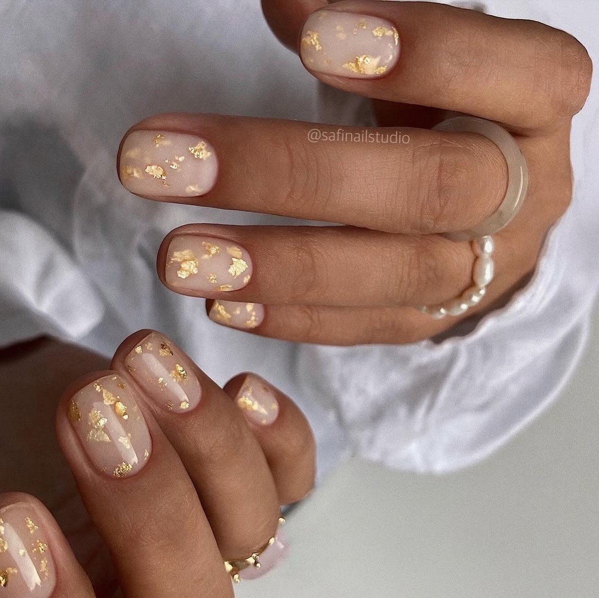 Ніжне сяйво на нігтях взимку 2026 року – тренд, який виглядає дорого