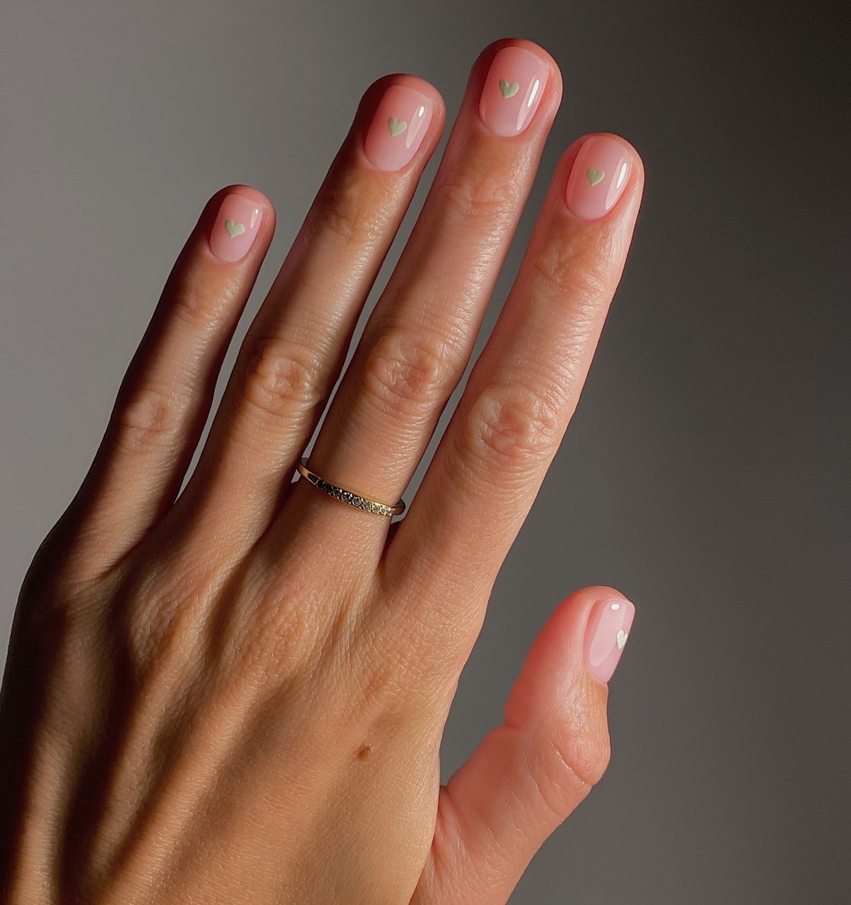 Ніжні дизайни нігтів на лютий 2026 року, які закохують