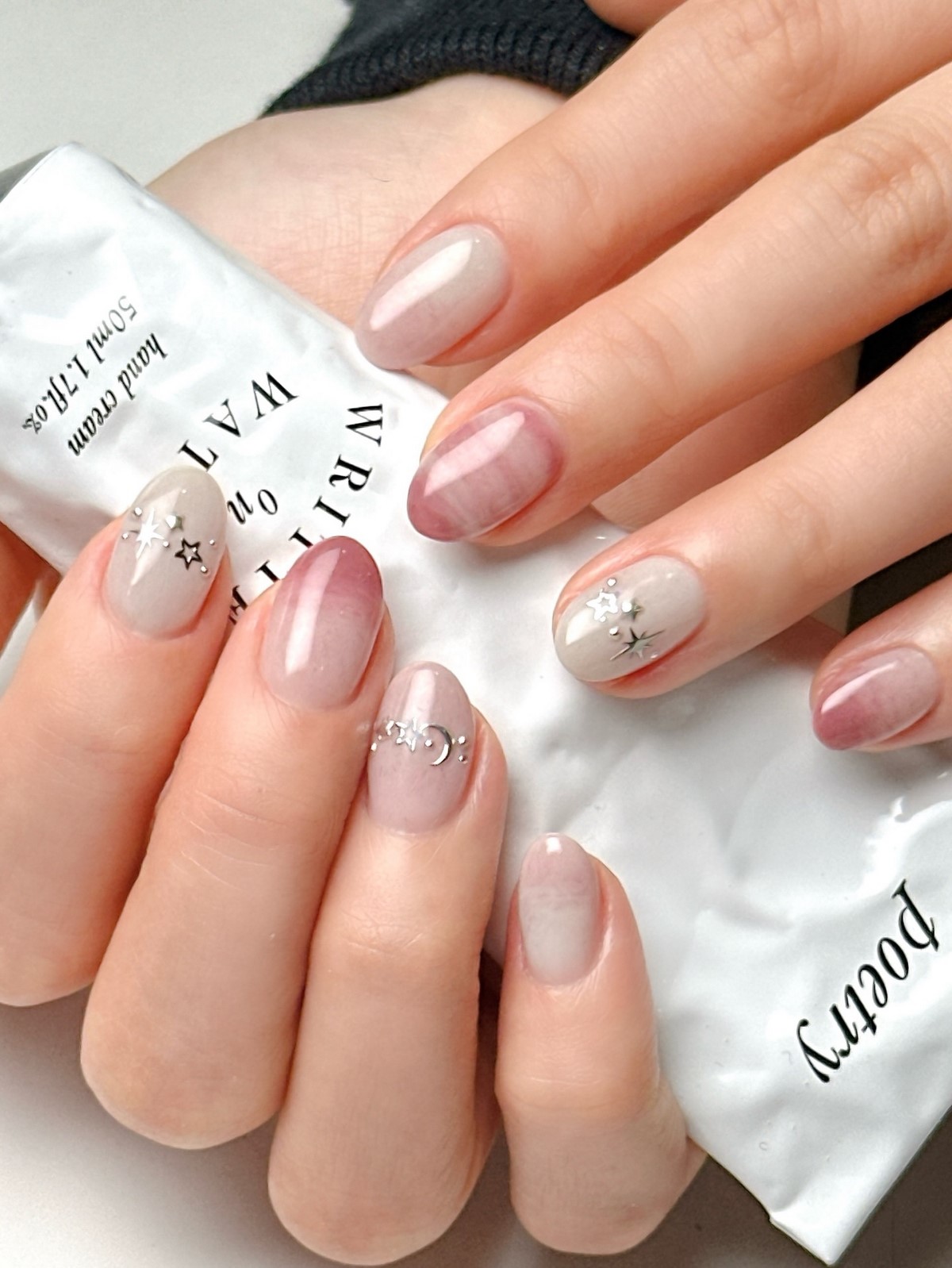 Ніжні дизайни нігтів на лютий 2026 року, які закохують